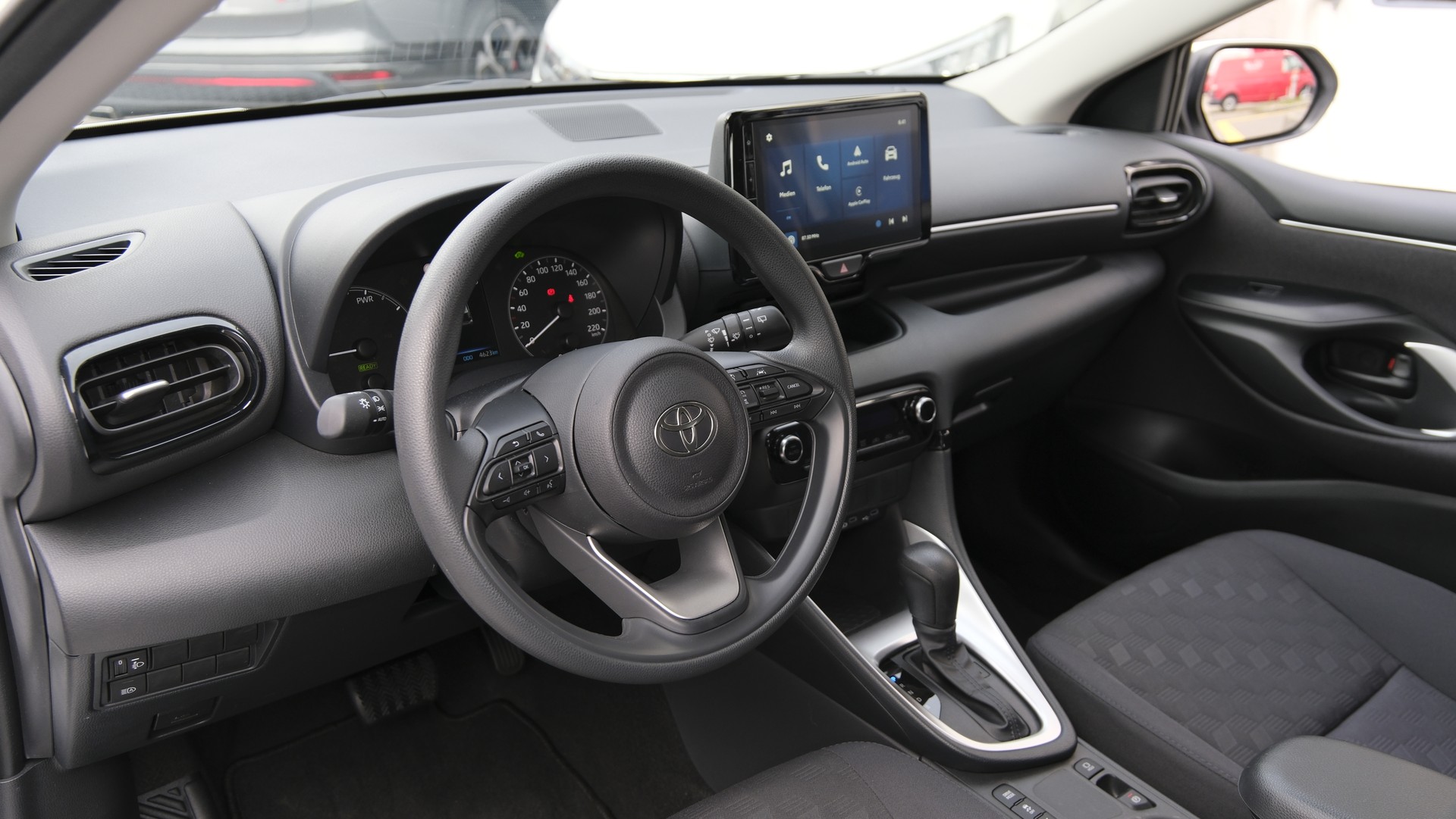 TOYOTA Yaris 1.5 Comfort e-CVT-image-17