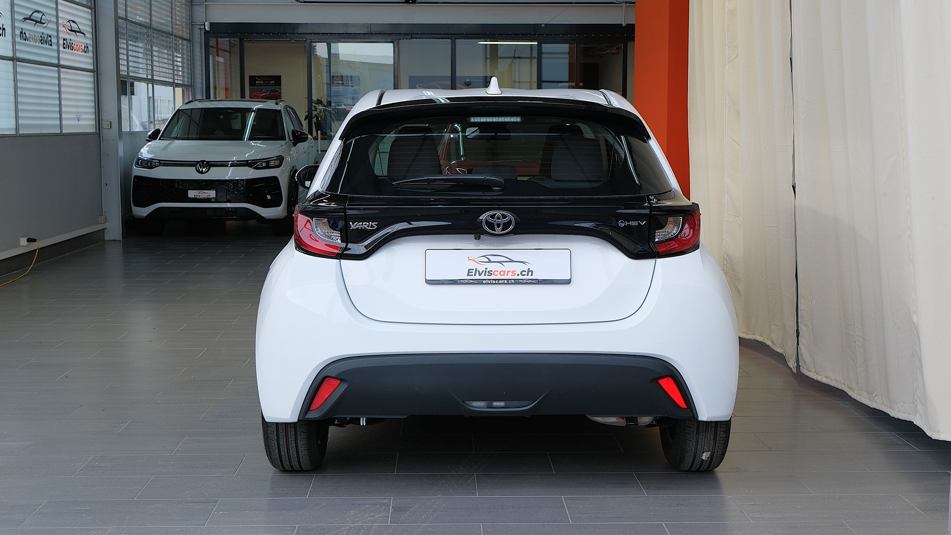 TOYOTA Yaris 1.5 Comfort e-CVT-image-12