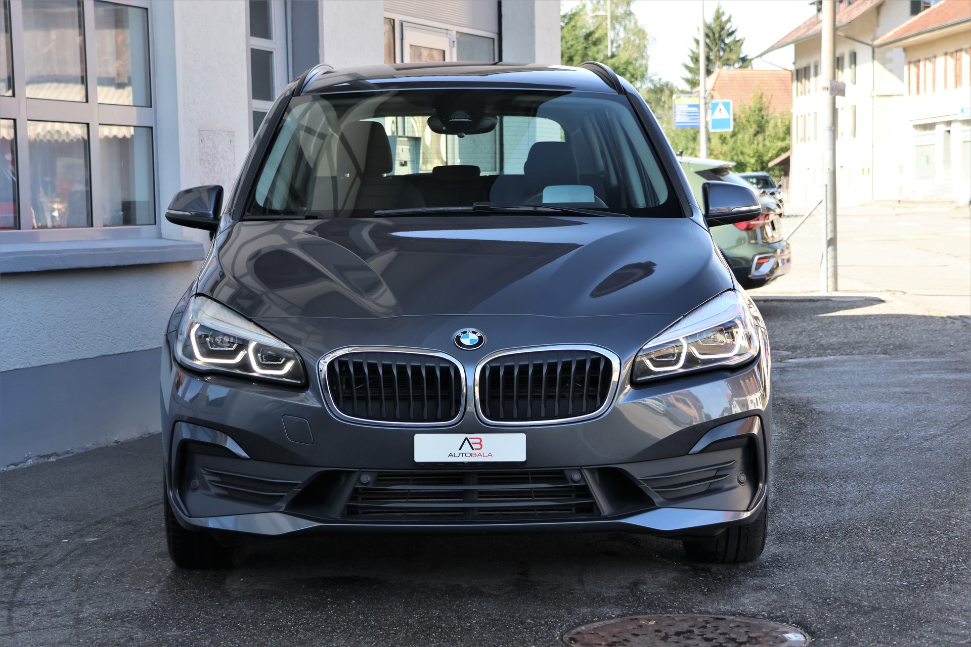 BMW 220d xDrive Gran Tourer Steptronic (CH)-showroom-element-1