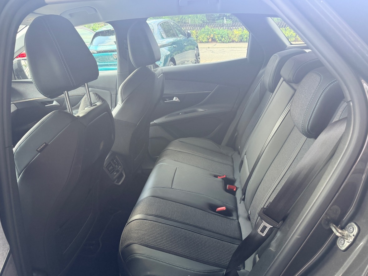 PEUGEOT 3008 225e Hybrid2 AllureP-image-6