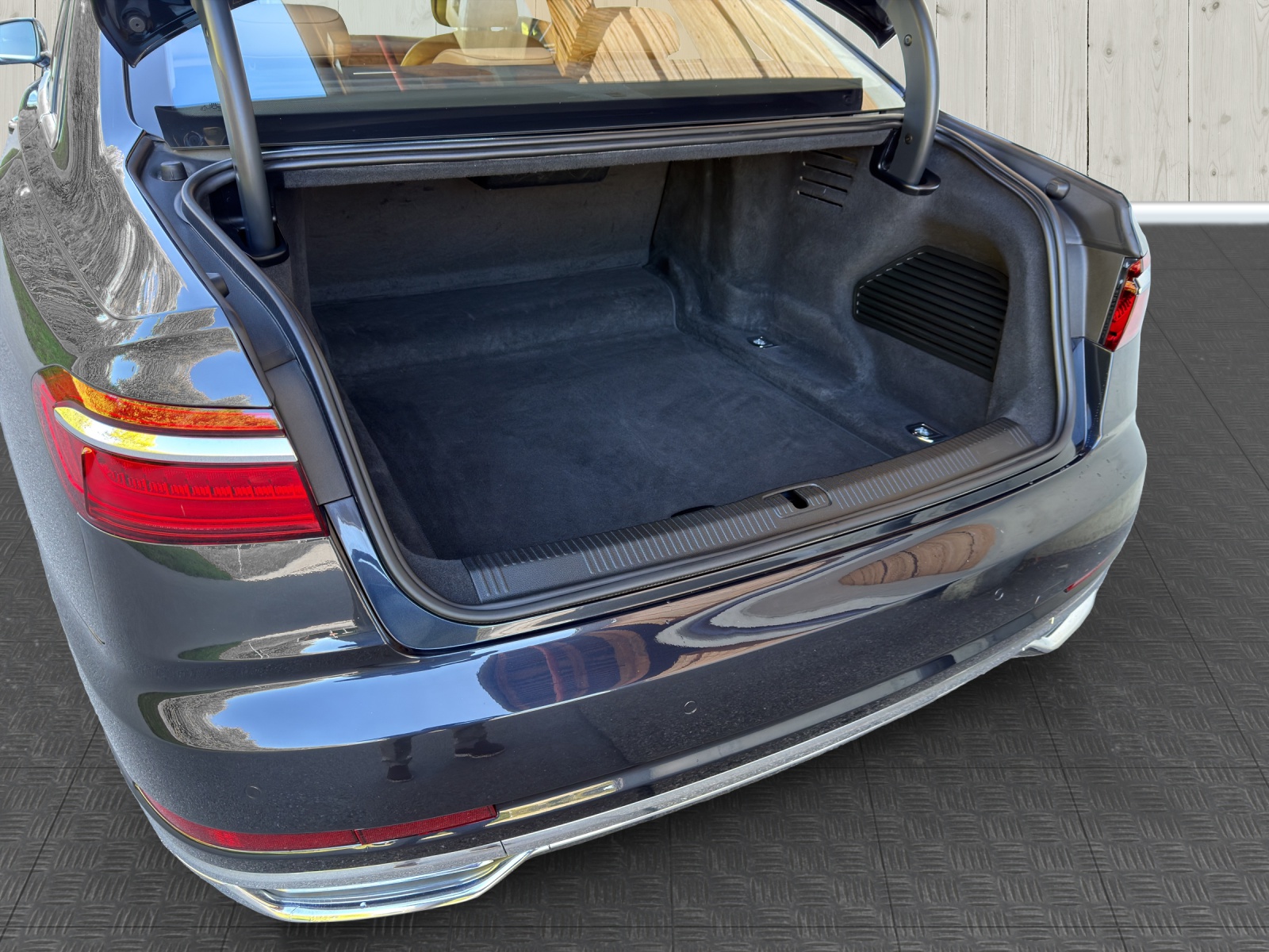 AUDI A8 55 TFSI quattro tiptronic-image-15