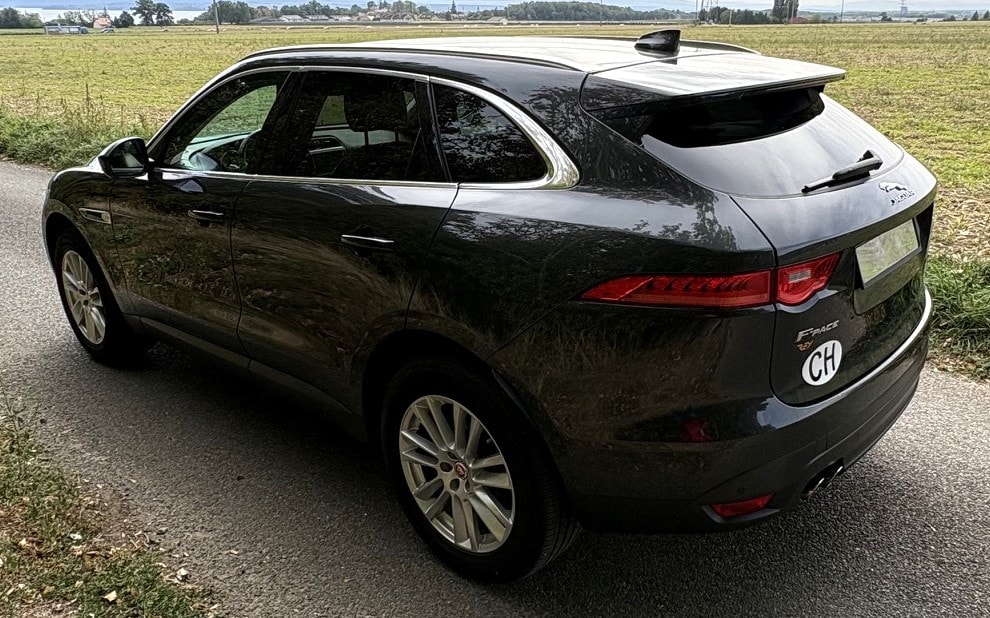 JAGUAR F-Pace 2.0d Prestige AWD Automatik-image-6