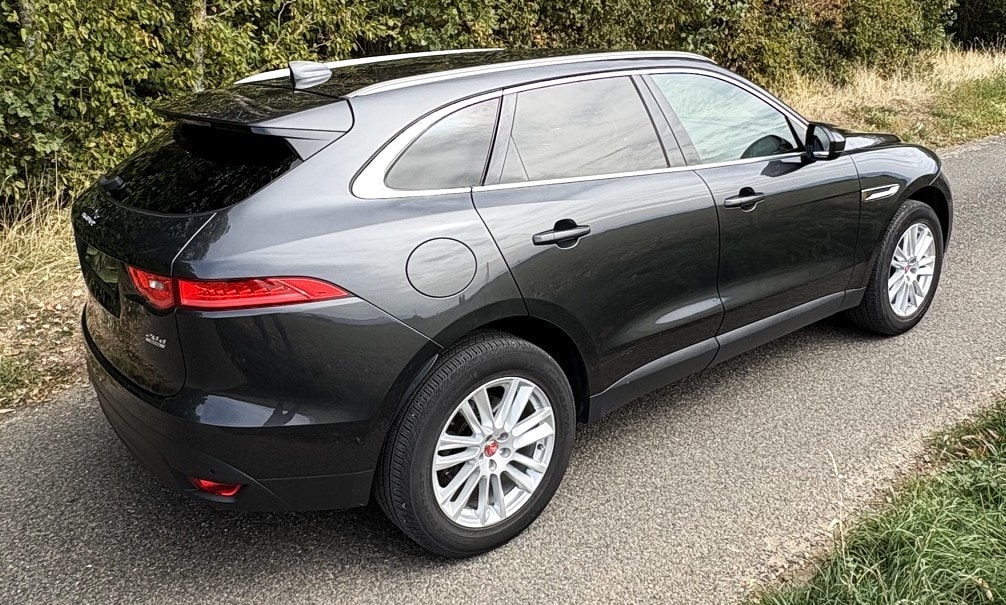 JAGUAR F-Pace 2.0d Prestige AWD Automatik-image-7