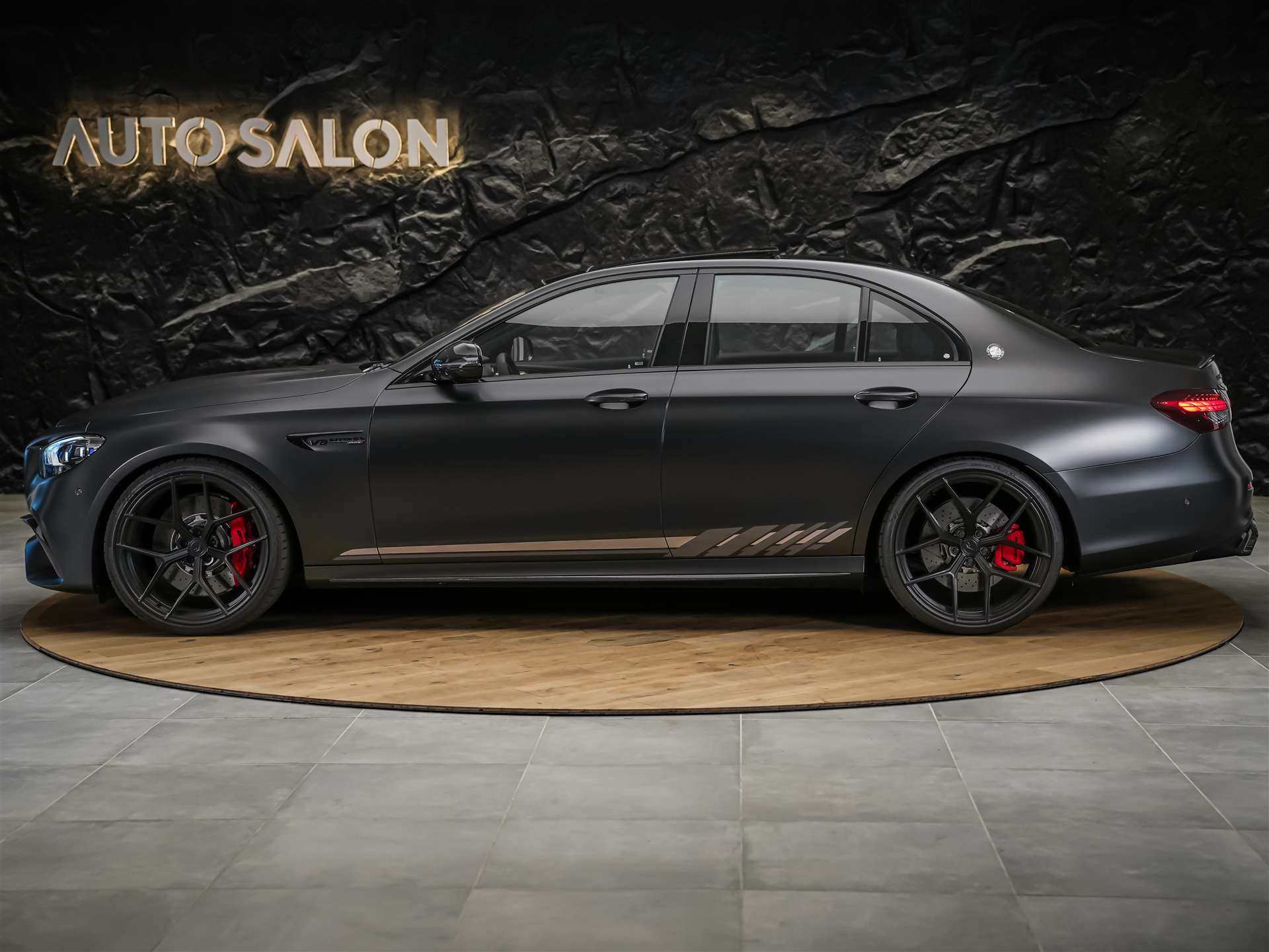 MERCEDES-BENZ AMG E 63 S 4Matic+ Speedshift 9G-TCT *FINAL EDITION*MSI+*Schalensitze*Panorama*Sitzbelüftung*-showroom-element-1