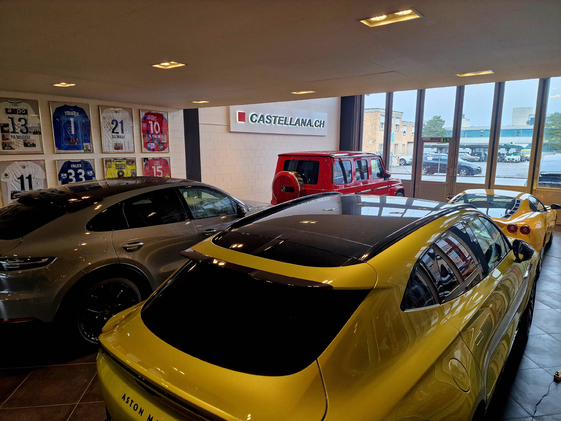 MERCEDES-BENZ G 63 AMG-showroom-element-3