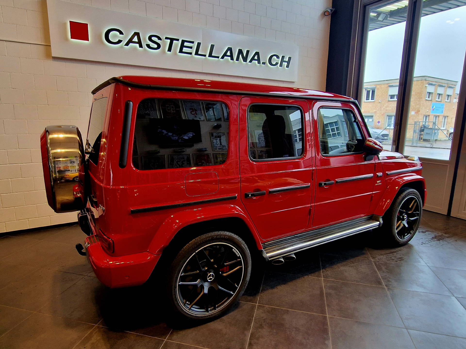 MERCEDES-BENZ G 63 AMG-showroom-element-2