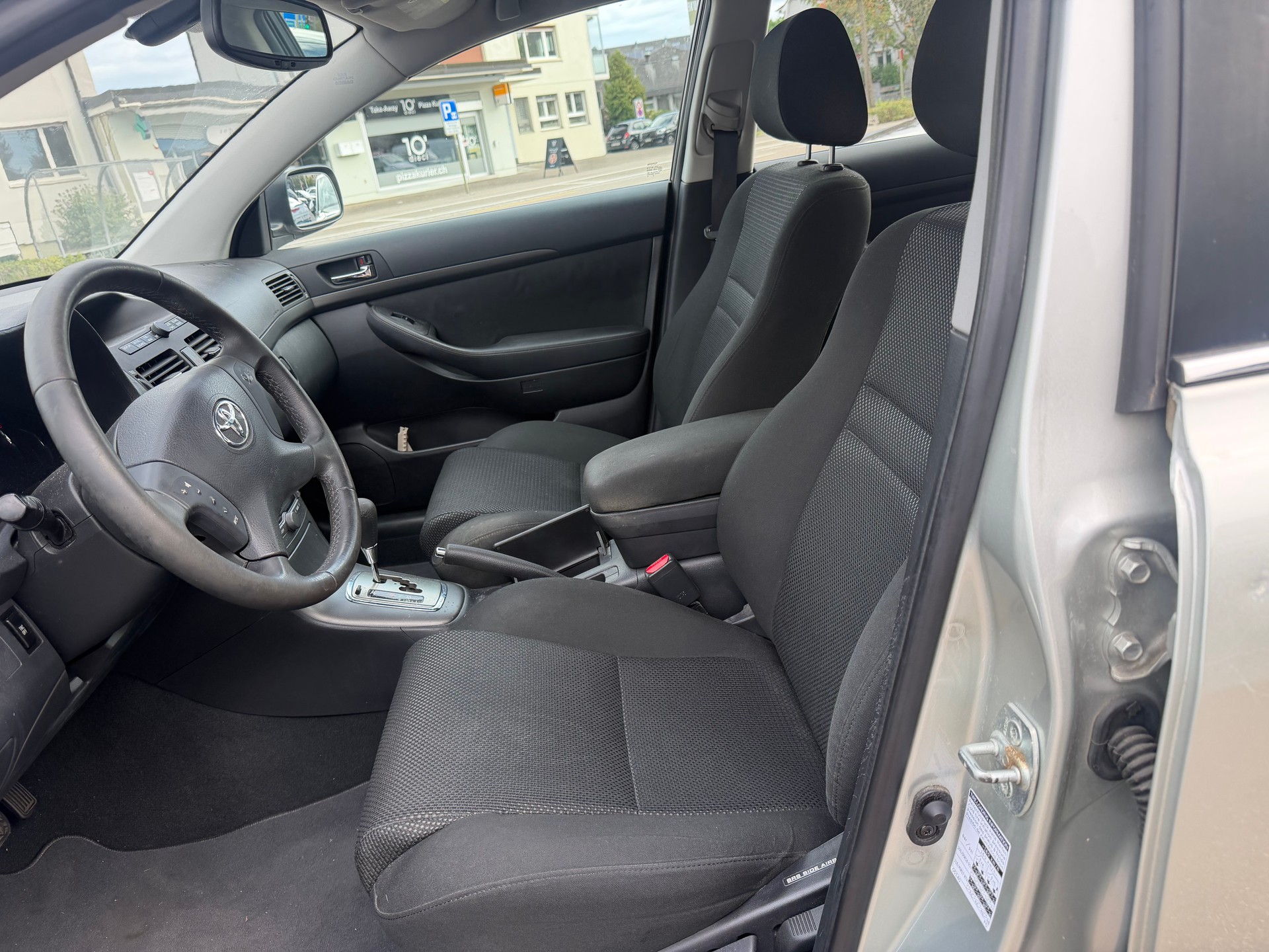 TOYOTA Avensis 2.4 D4 VVT-i Linea Sol Liftback T-Step5-image-4