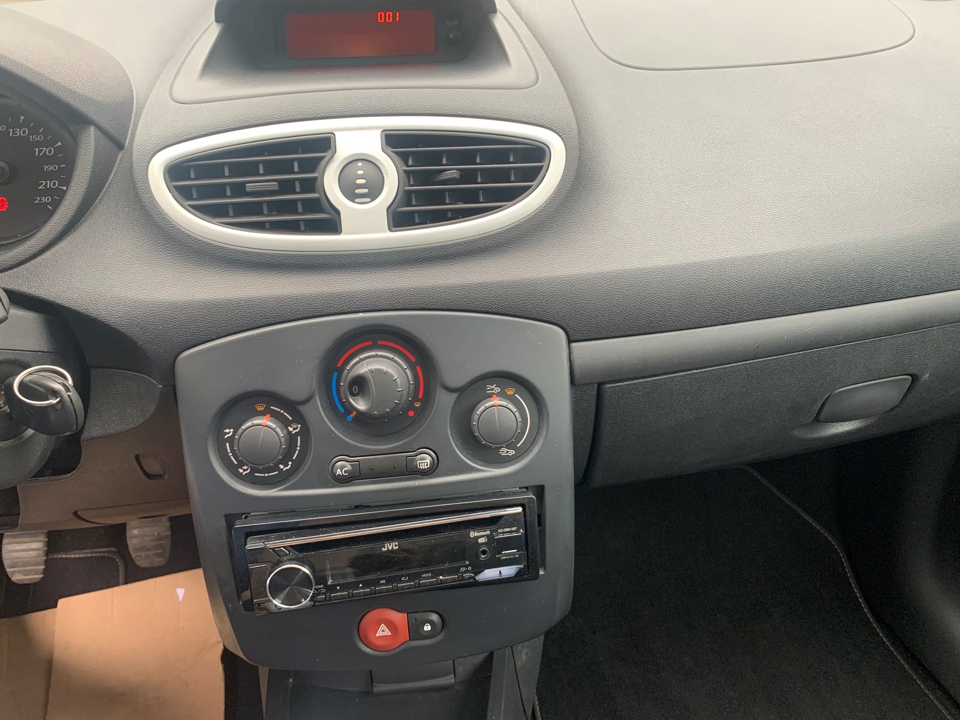 RENAULT Clio 1.2 16V Turbo Night&Day-image-12