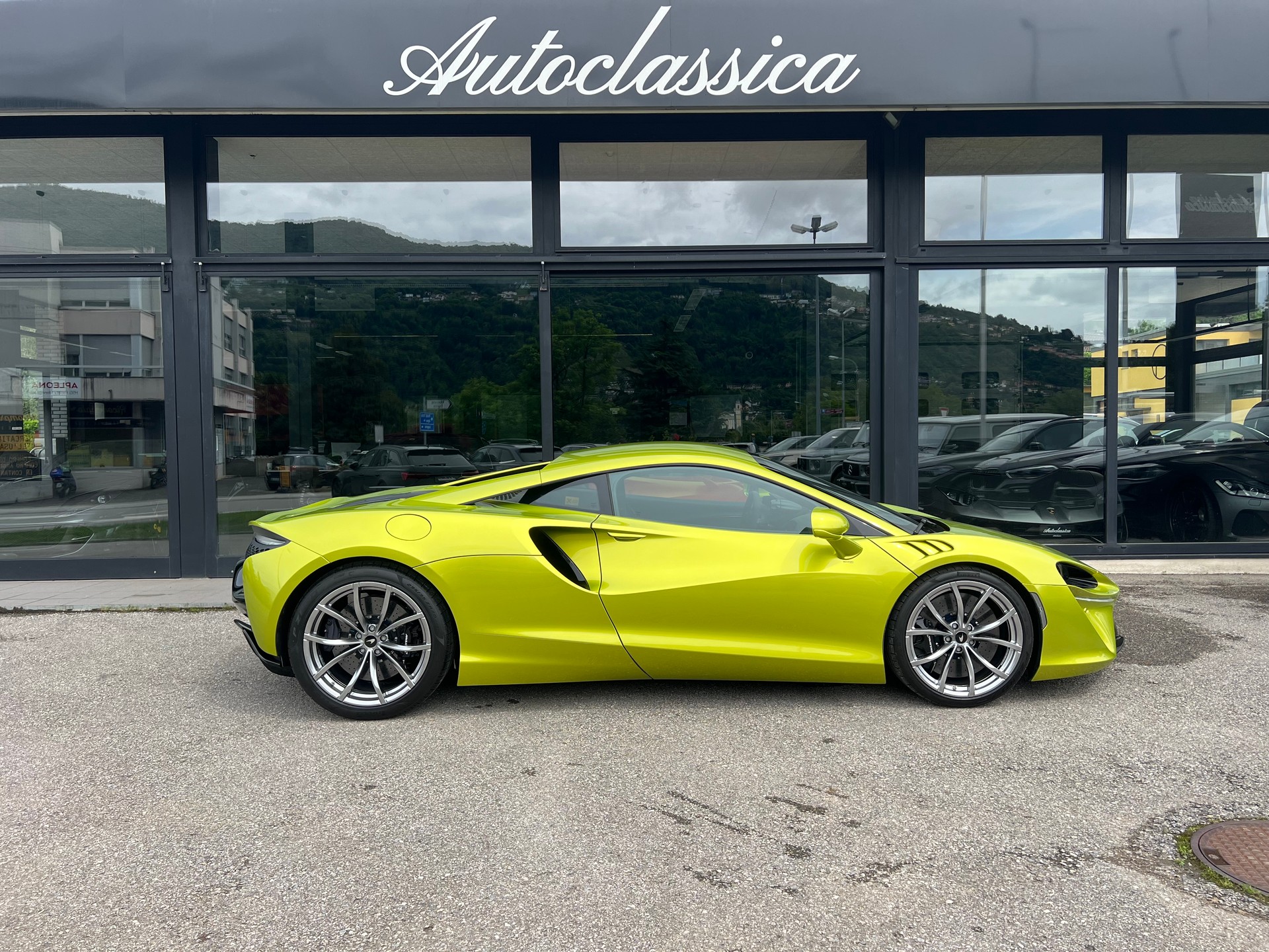 McLAREN ARTURA 3.0 V6-showroom-element-3