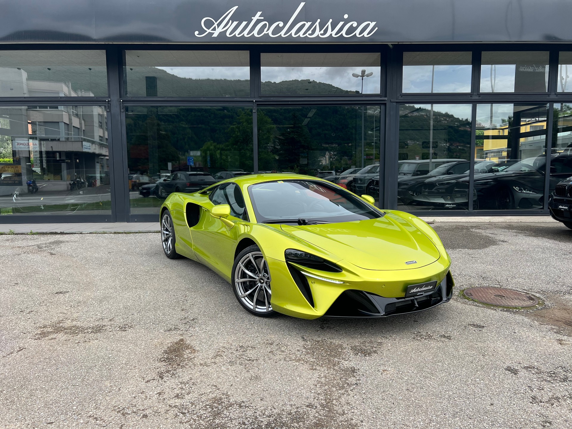McLAREN ARTURA 3.0 V6