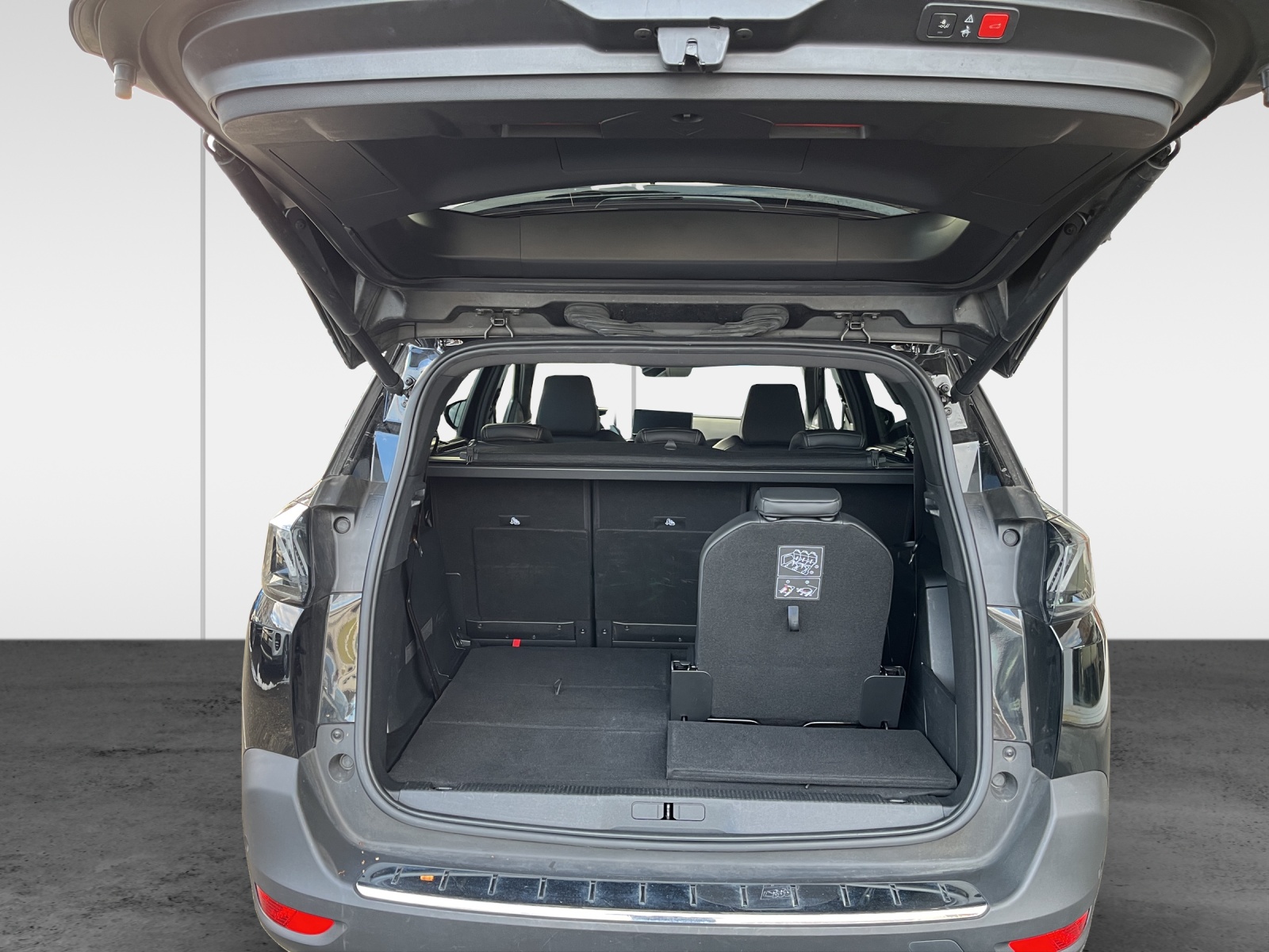 PEUGEOT 5008 1.6 Pure Tech GT Pack EAT8-image-13
