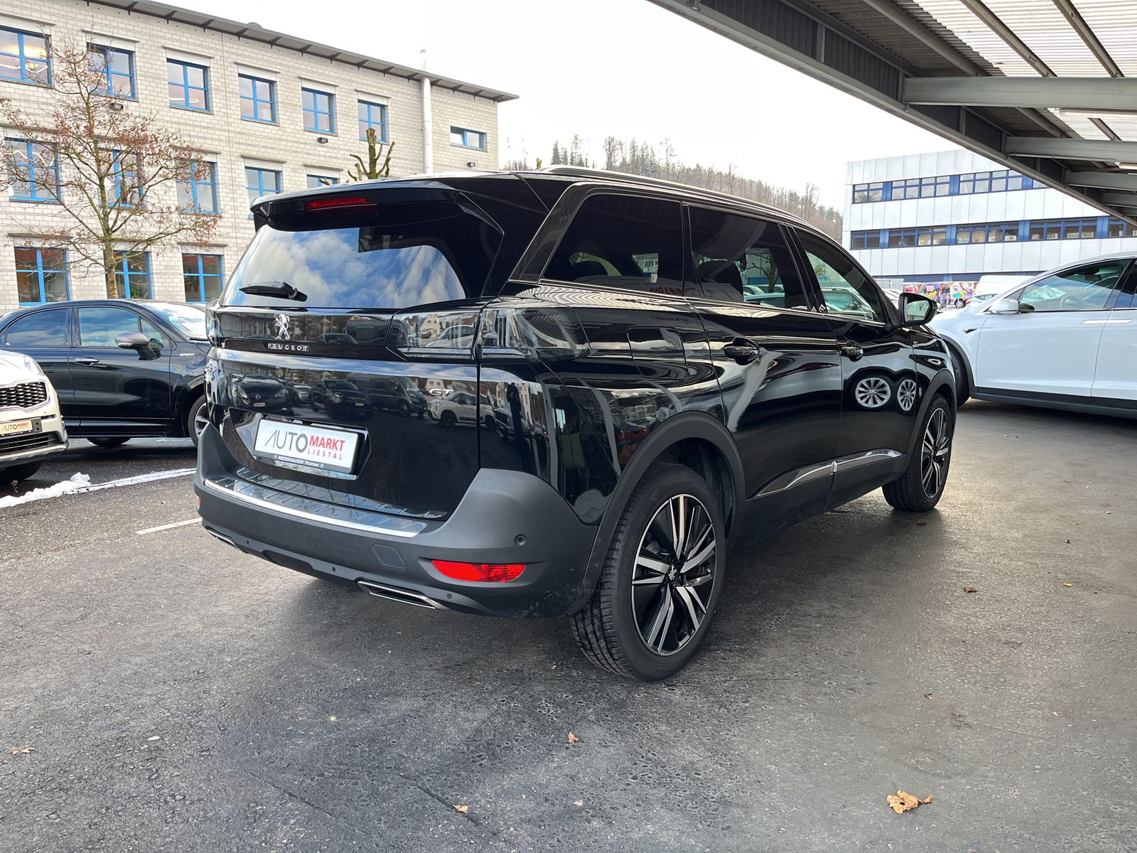 PEUGEOT 5008 1.6 Pure Tech GT Pack EAT8-image-4