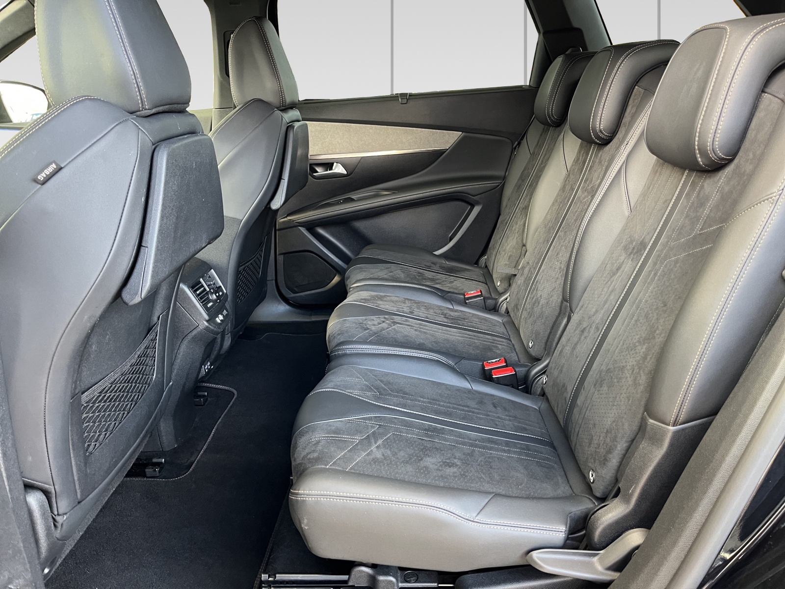 PEUGEOT 5008 1.6 Pure Tech GT Pack EAT8-image-10