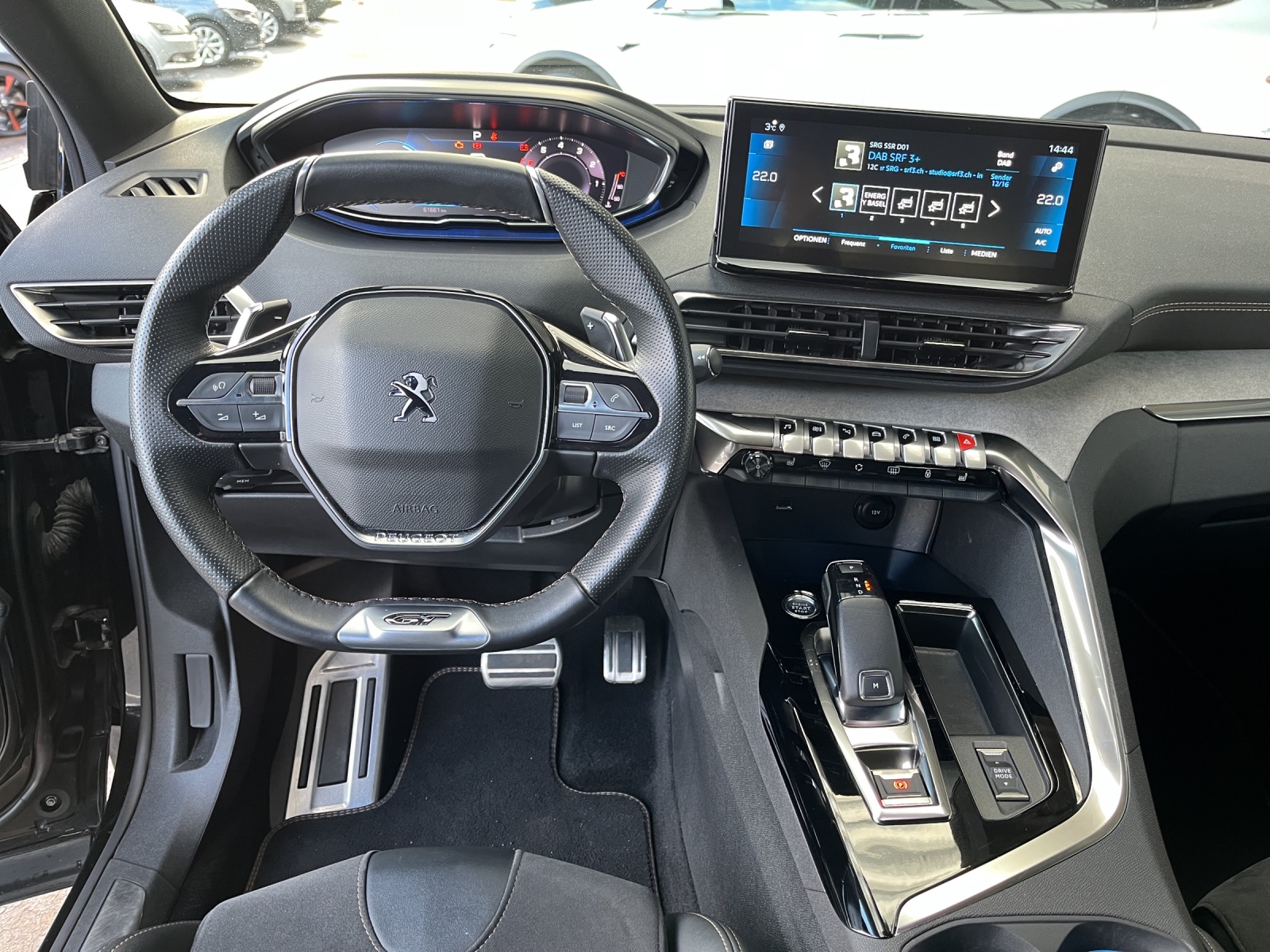 PEUGEOT 5008 1.6 Pure Tech GT Pack EAT8-image-7