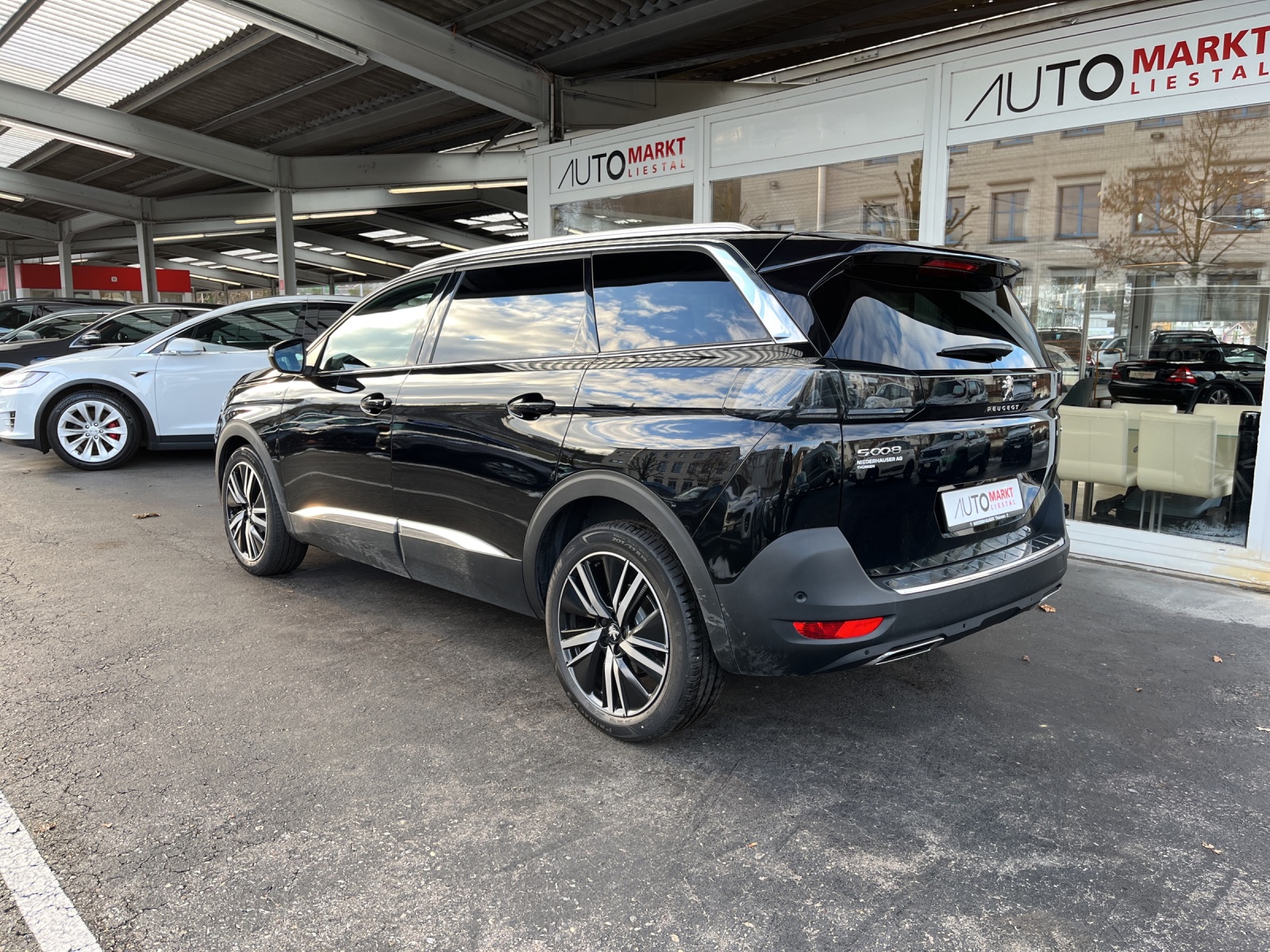 PEUGEOT 5008 1.6 Pure Tech GT Pack EAT8-showroom-element-2
