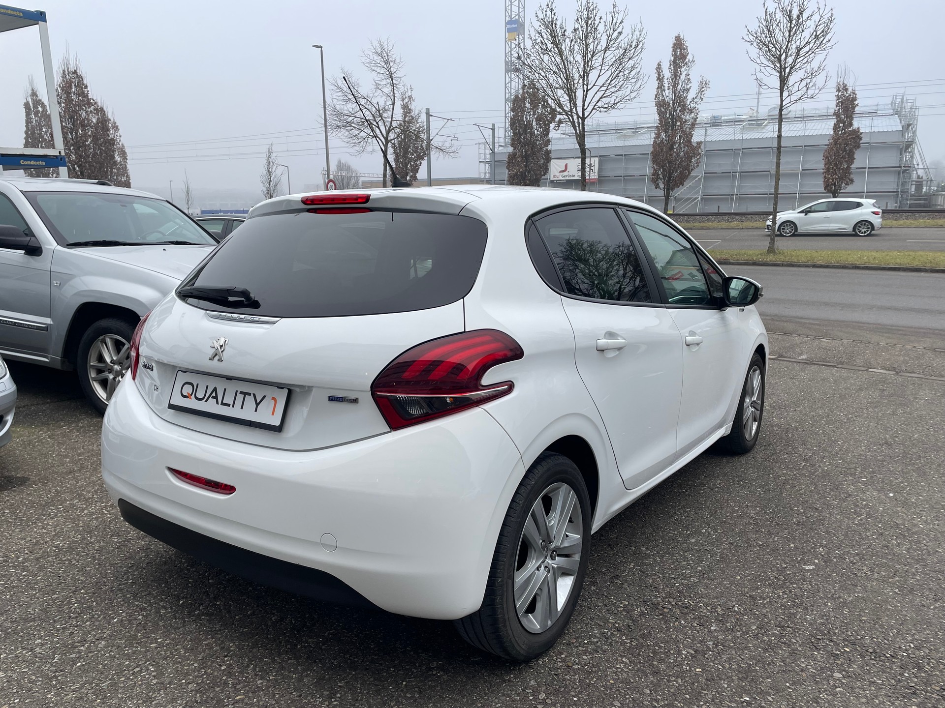 PEUGEOT 208 1.2 PureTech Style EAT6-showroom-element-1