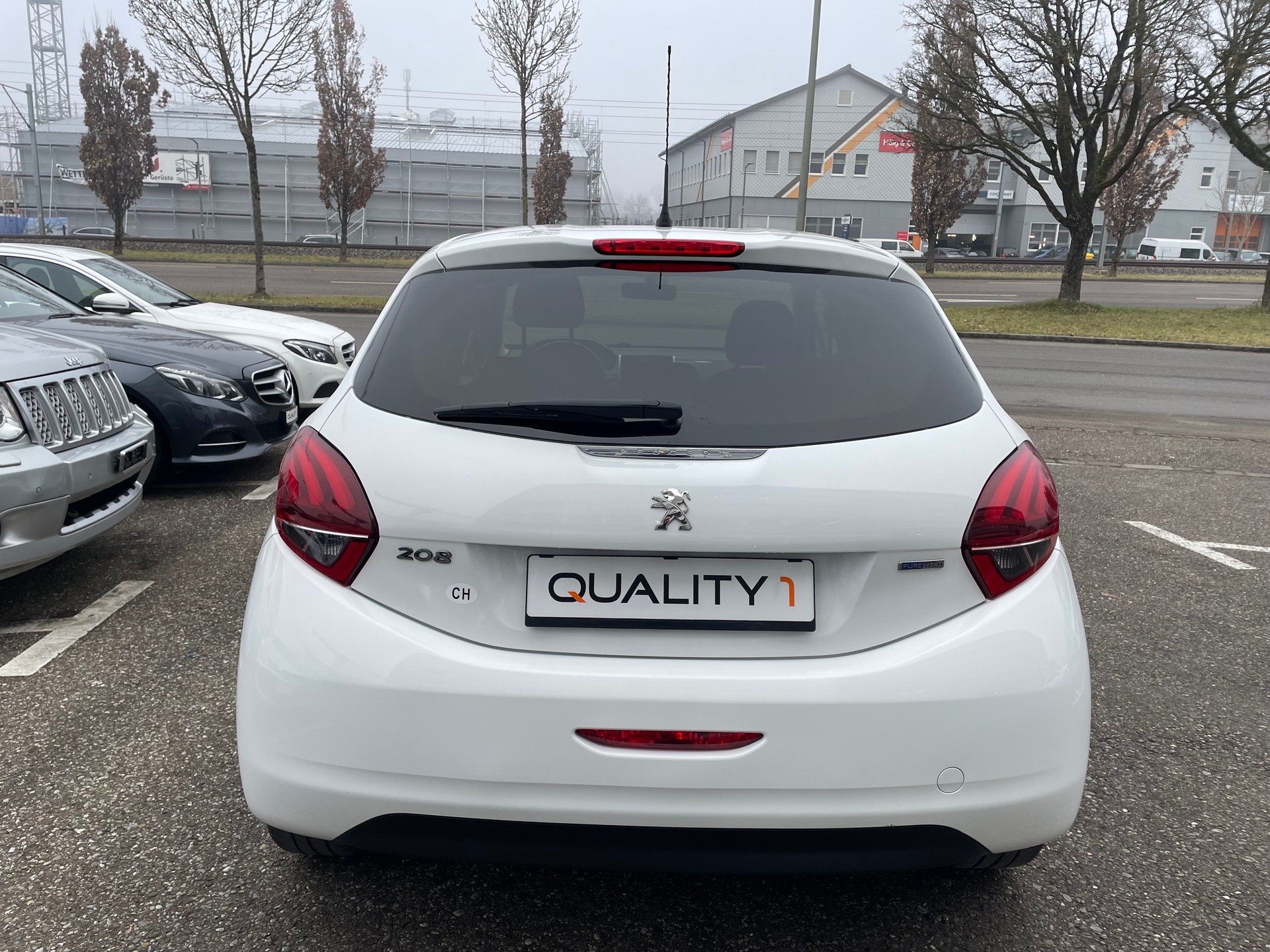 PEUGEOT 208 1.2 PureTech Style EAT6-showroom-element-2