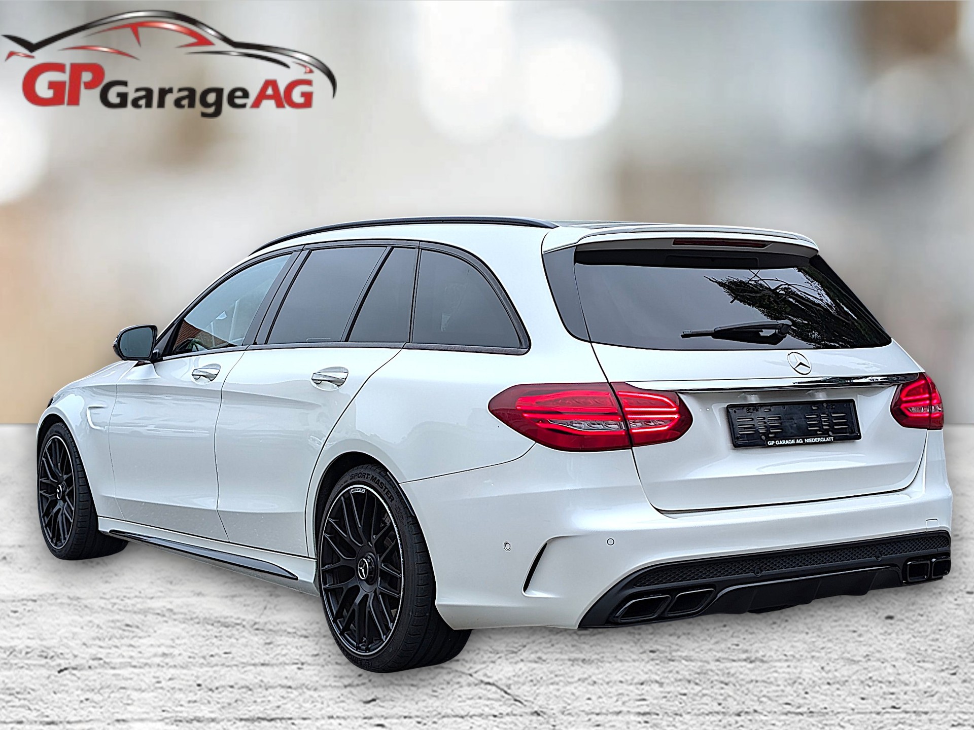 MERCEDES-BENZ C 63 AMG Speedshift-showroom-element-3