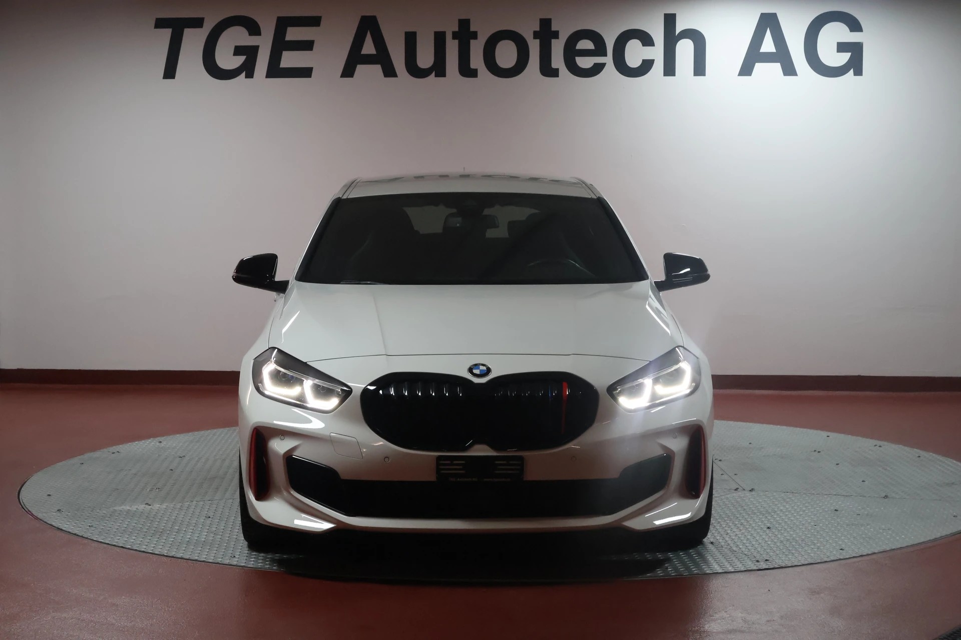 BMW 128ti Steptronic-showroom-element-1