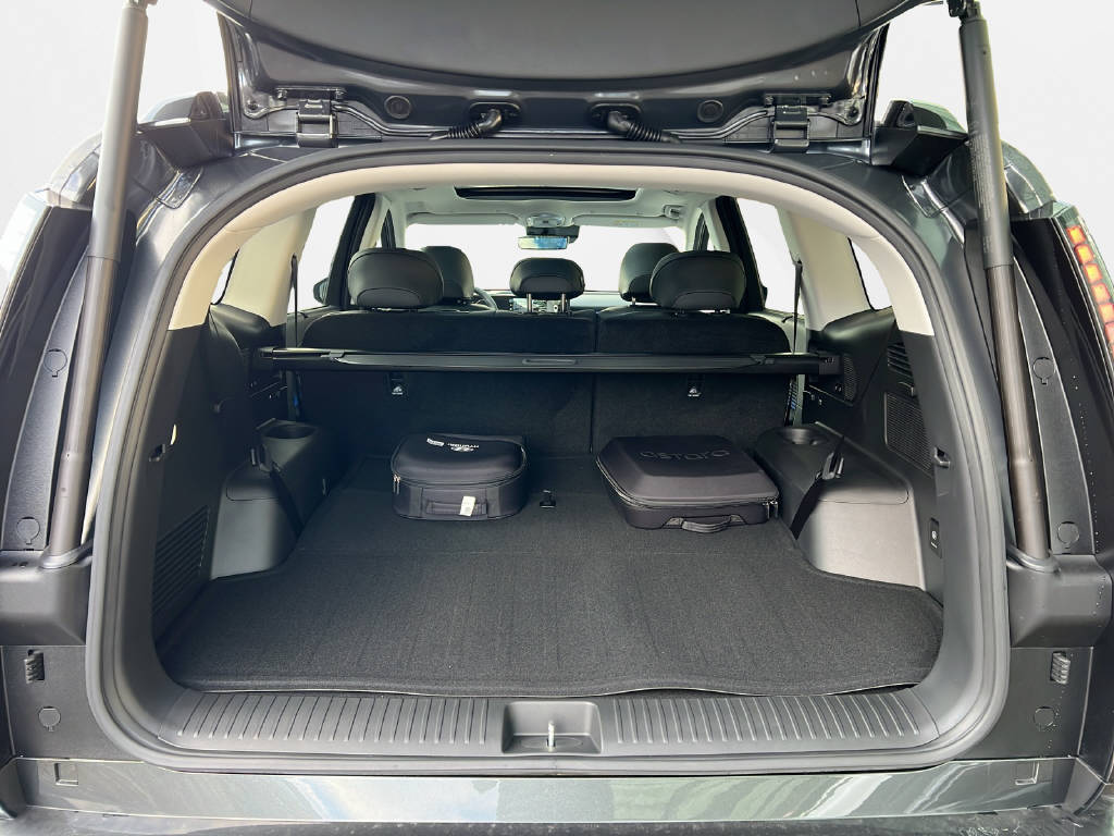 HYUNDAI Ioniq 9 110kWh Vertex 4WD-image-8