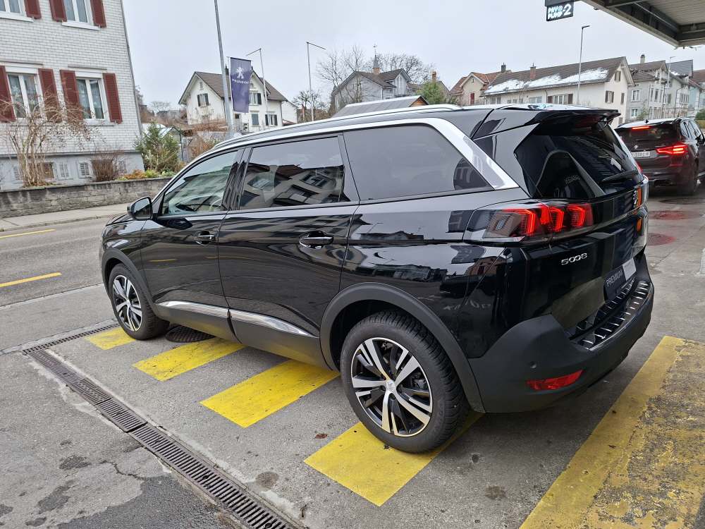 PEUGEOT 5008 1.5 BlueHDi Allure Pack-image-12