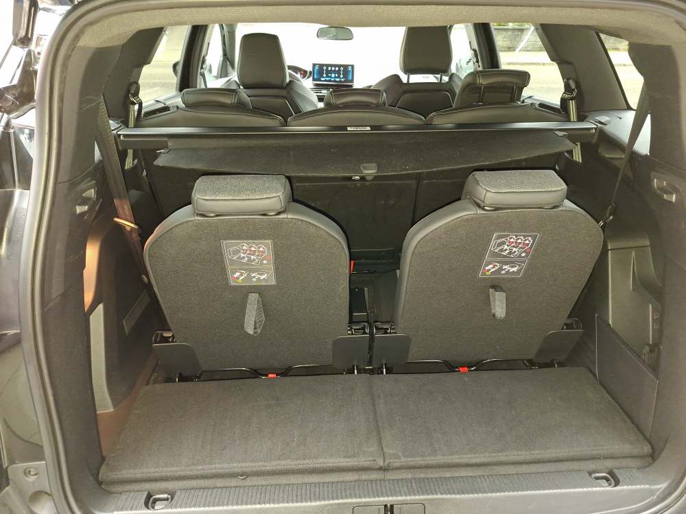 PEUGEOT 5008 1.5 BlueHDi Allure Pack-image-11