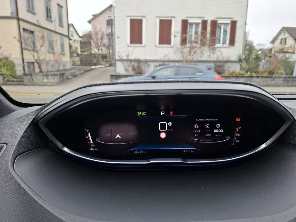 PEUGEOT 5008 1.5 BlueHDi Allure Pack-image-18