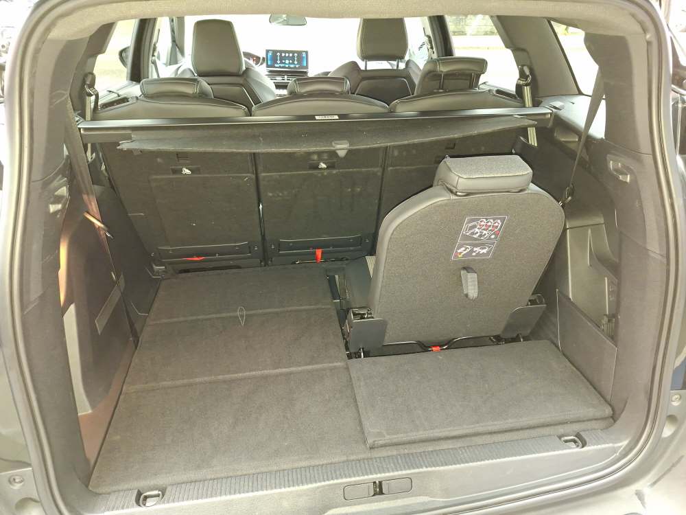 PEUGEOT 5008 1.5 BlueHDi Allure Pack-image-10