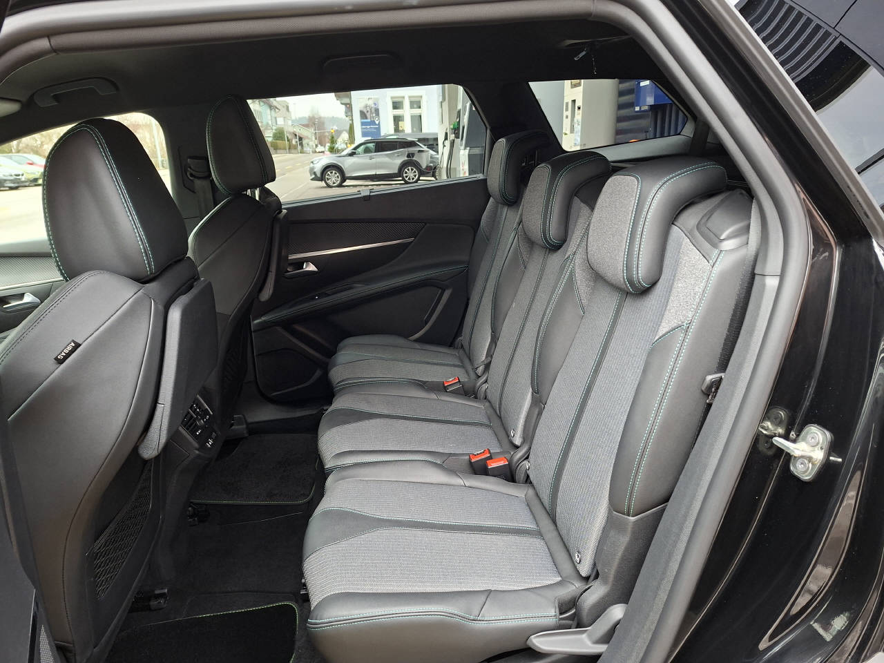 PEUGEOT 5008 1.5 BlueHDi Allure Pack-image-7
