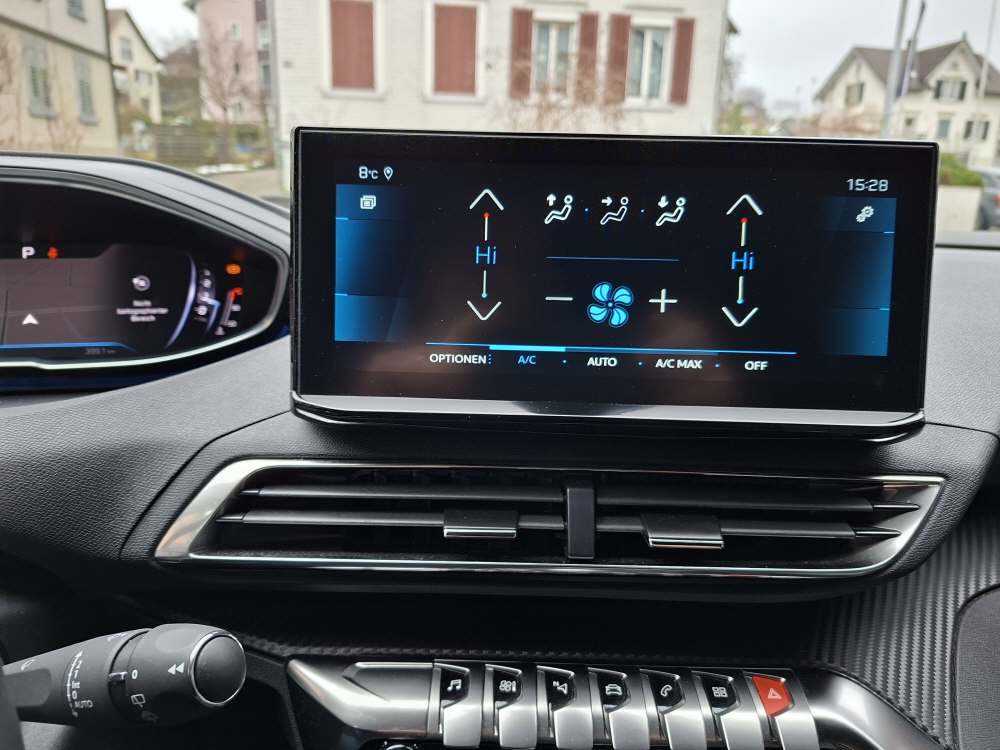 PEUGEOT 5008 1.5 BlueHDi Allure Pack-image-22