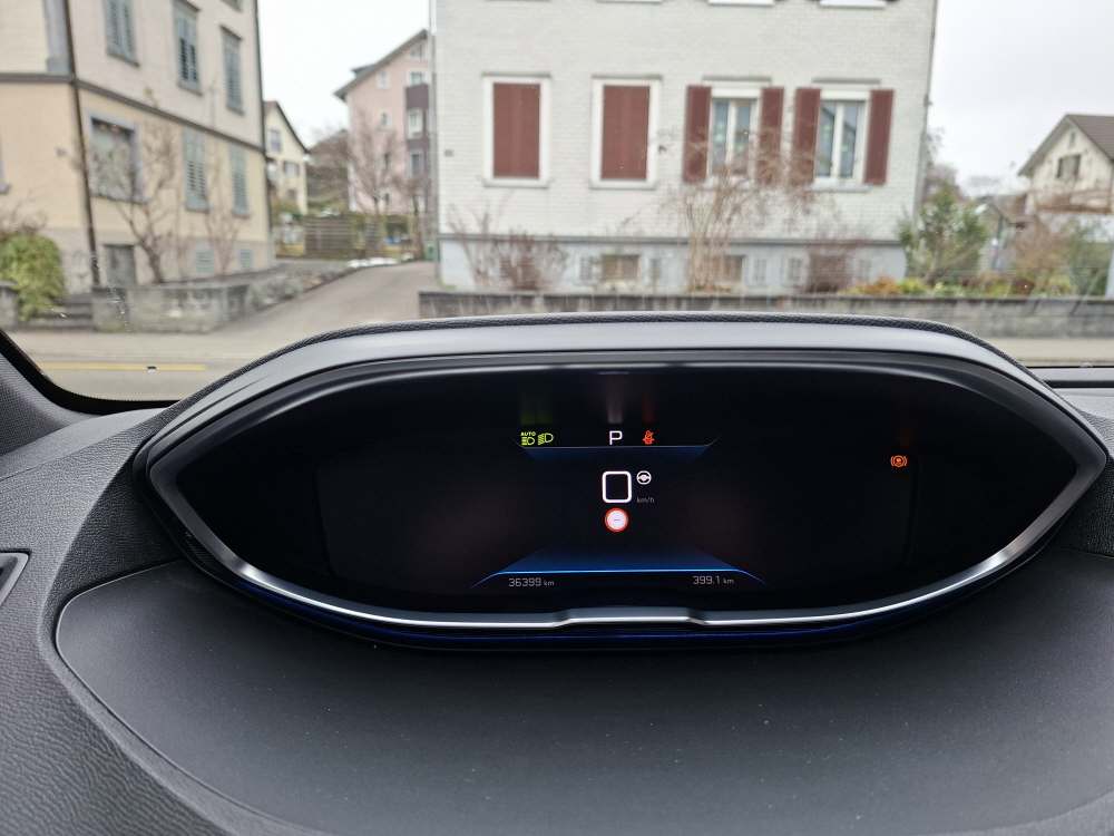 PEUGEOT 5008 1.5 BlueHDi Allure Pack-image-17