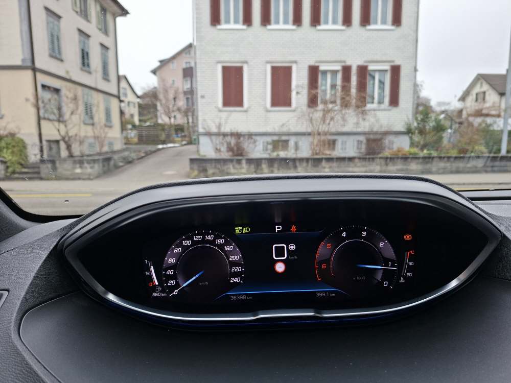 PEUGEOT 5008 1.5 BlueHDi Allure Pack-image-16