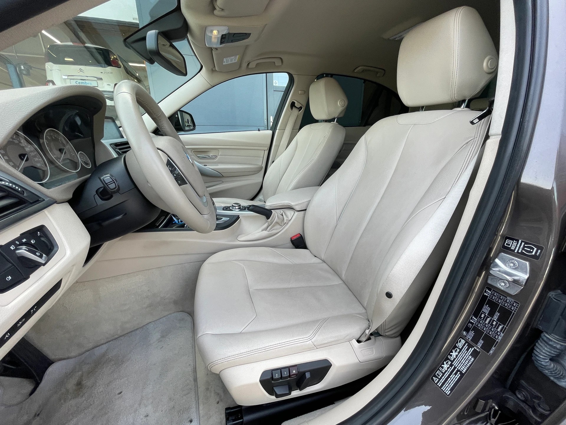 BMW ActiveHybrid 3 Luxury Line Steptronic-image-9