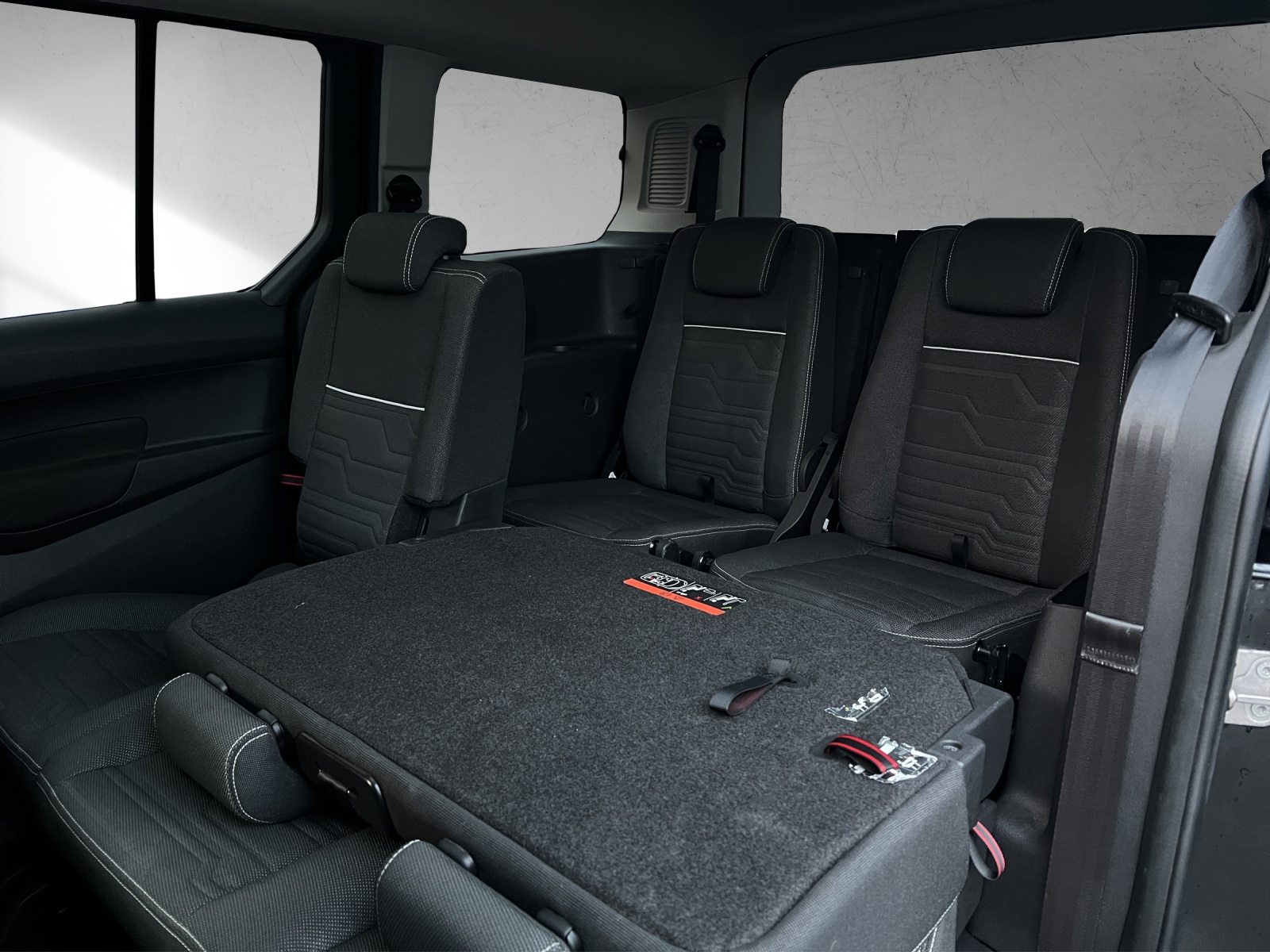 FORD GrTourneo C. 1.5 TDCi Tit-image-13