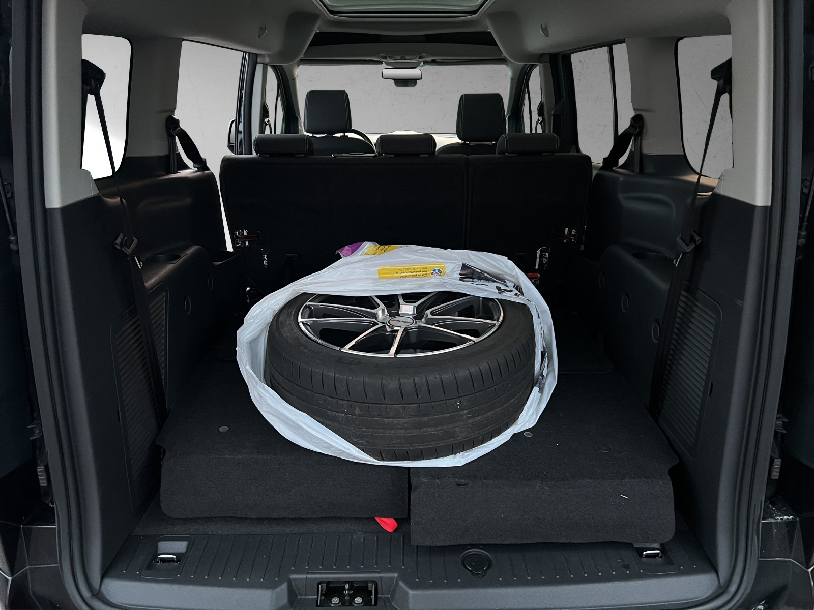 FORD GrTourneo C. 1.5 TDCi Tit-image-14