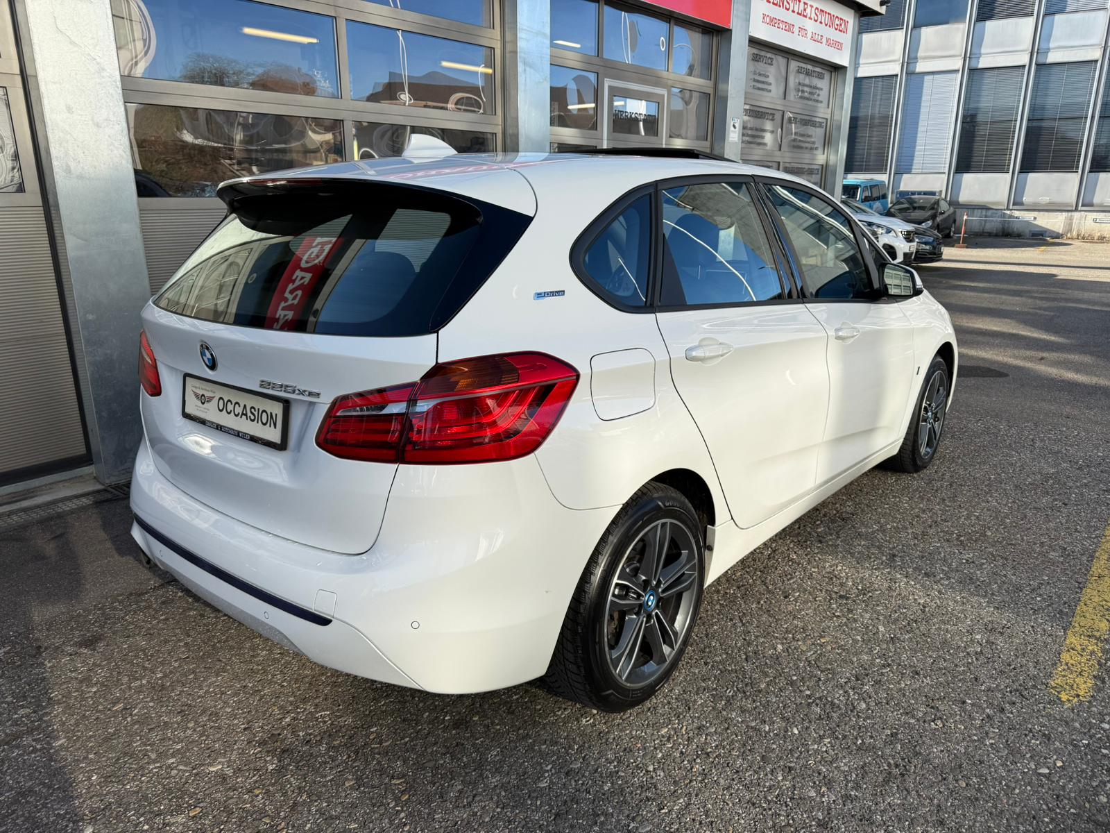 BMW 225xe iPerformance Active Tourer Steptronic M Sport-image-4