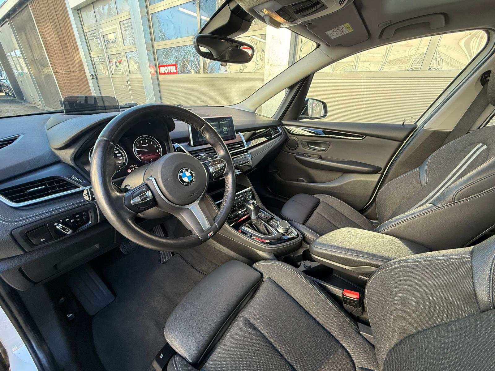 BMW 225xe iPerformance Active Tourer Steptronic M Sport-image-9
