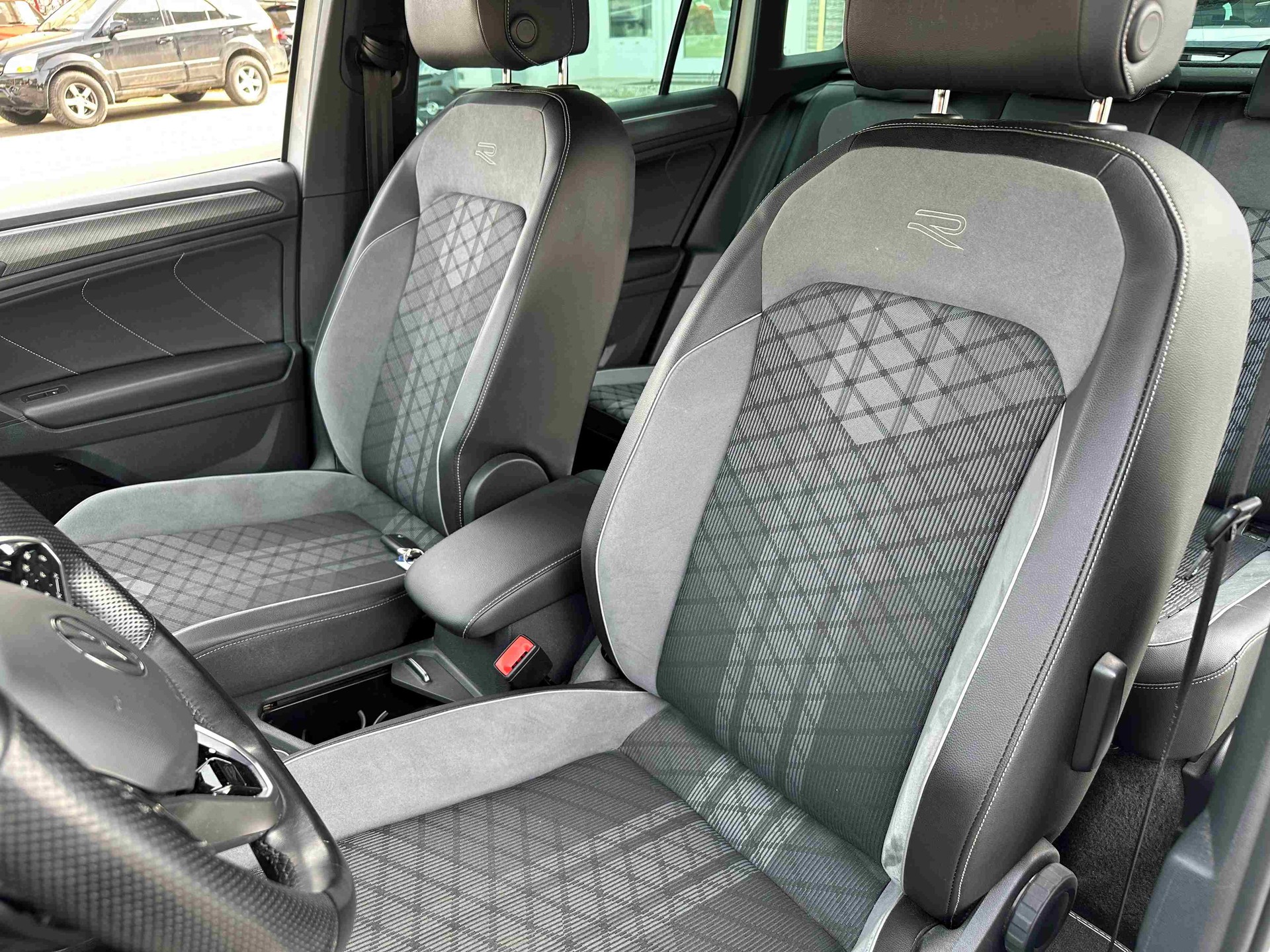 VW Tiguan 2.0 TDI SCR R-Line DSG-image-11