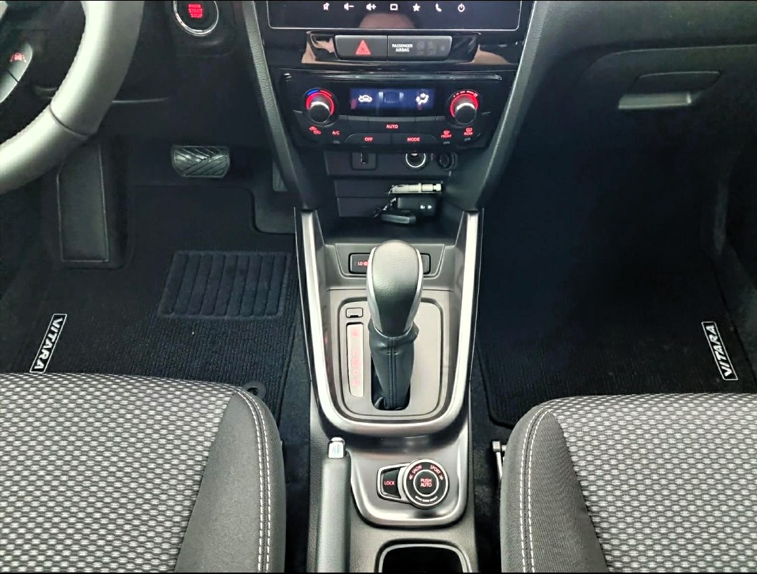 SUZUKI Vitara 1.4 Boosterjet Compact + 4x4 Hybrid Automatic-image-10