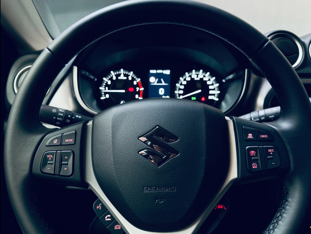 SUZUKI Vitara 1.4 Boosterjet Compact + 4x4 Hybrid Automatic-image-5