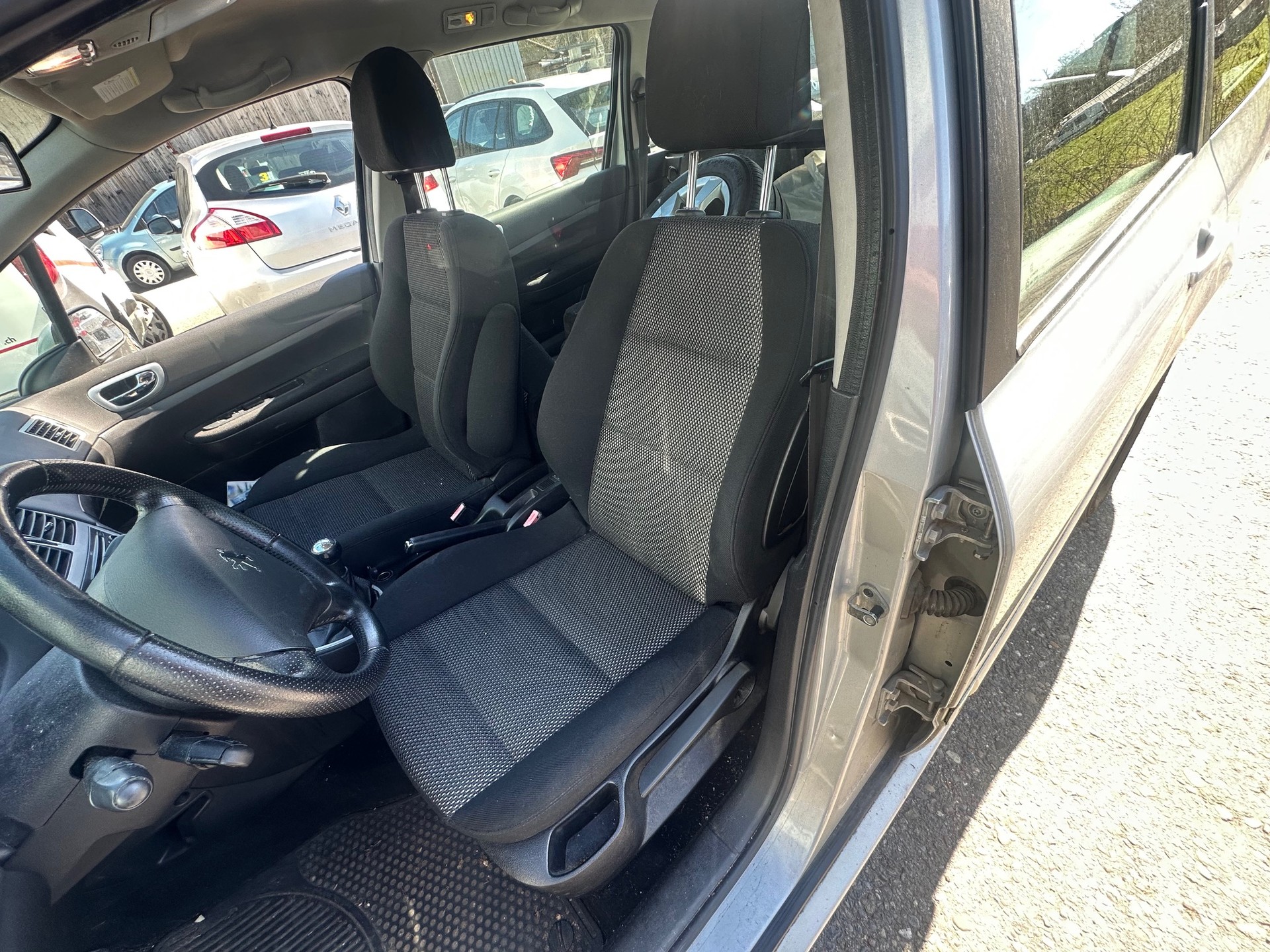 PEUGEOT 307 1.6 HDI XS-image-9
