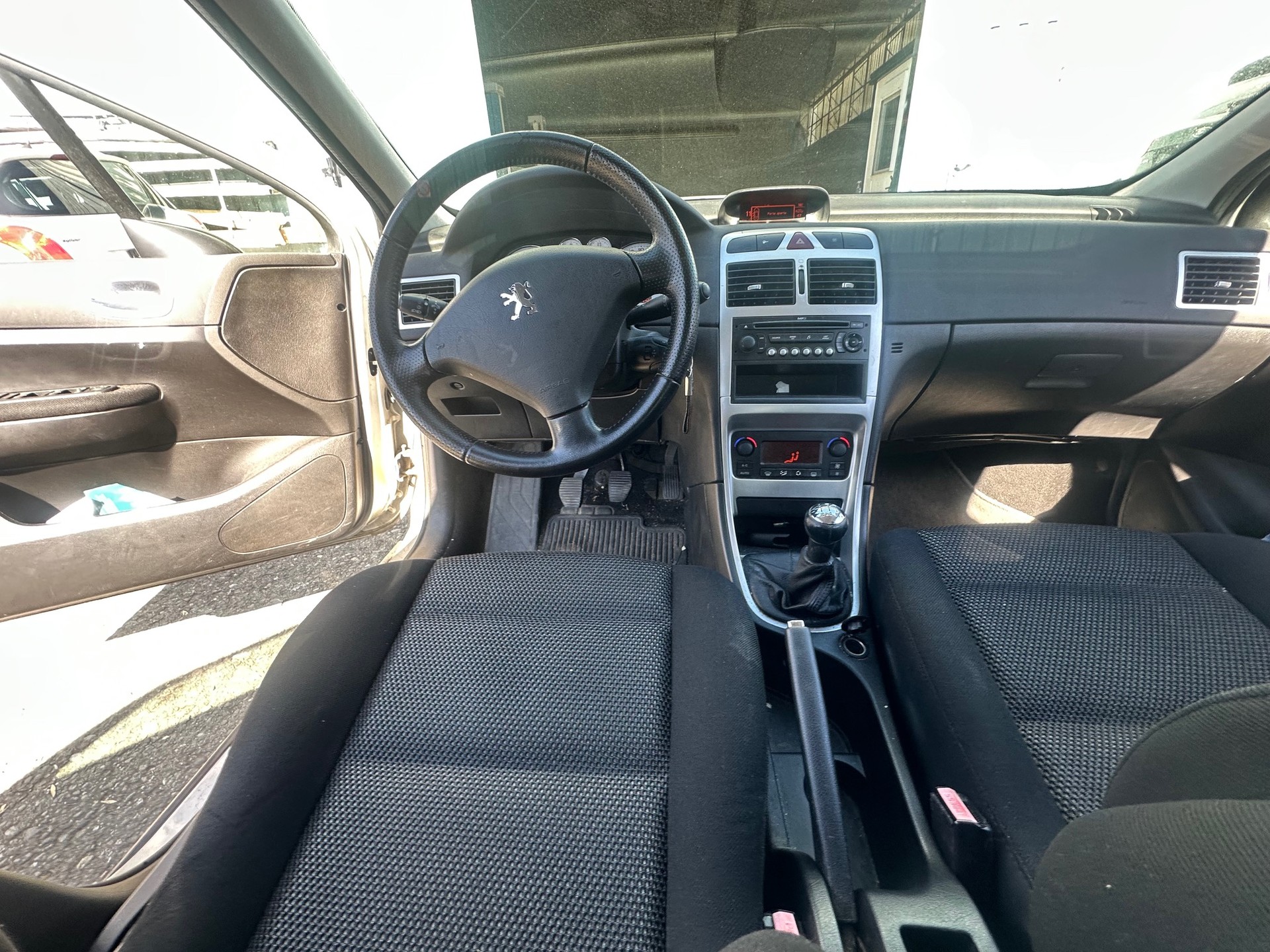 PEUGEOT 307 1.6 HDI XS-image-8