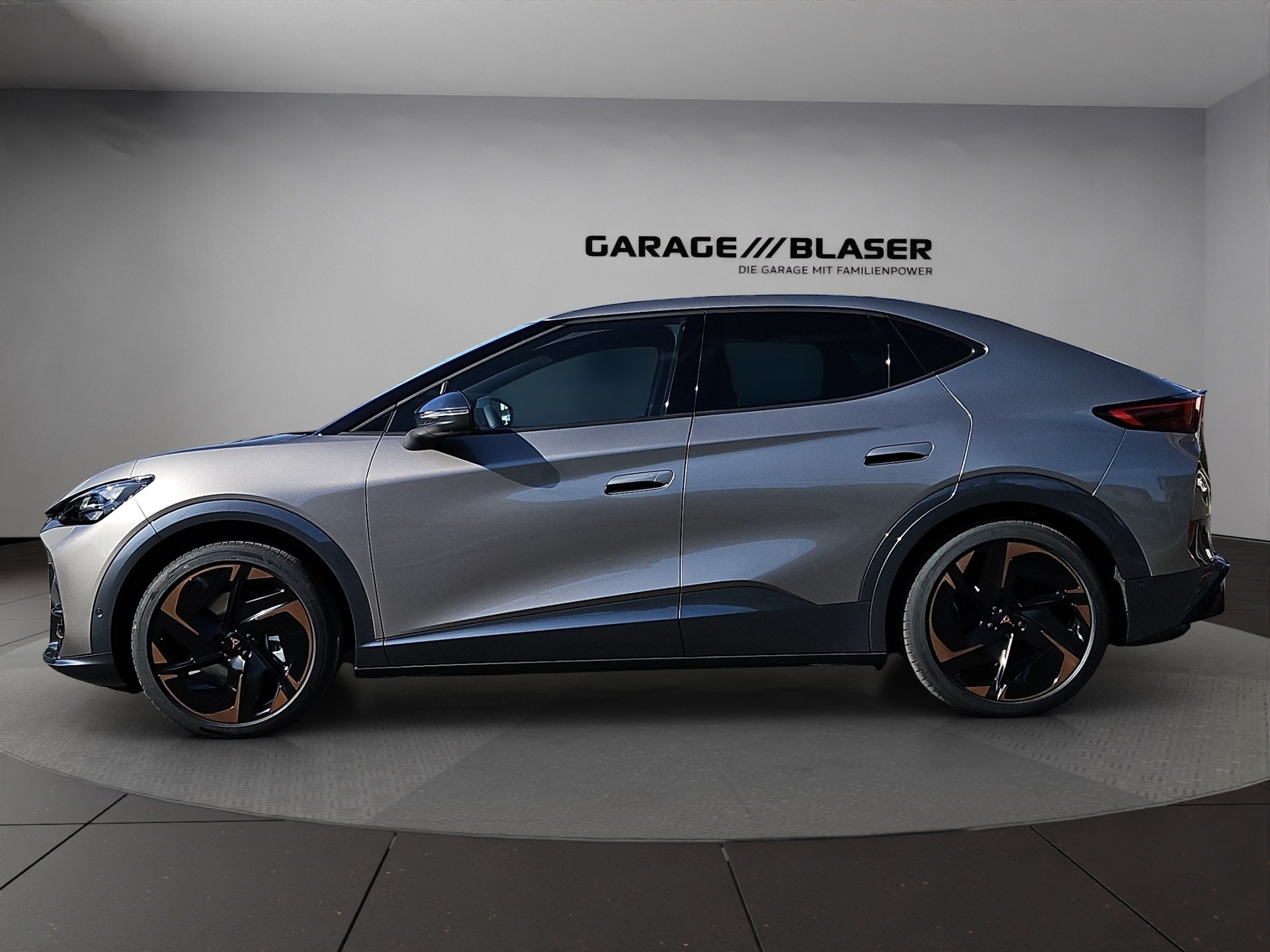 CUPRA Tavascan Type 9 77 kWh VZ Adrenaline-showroom-element-1