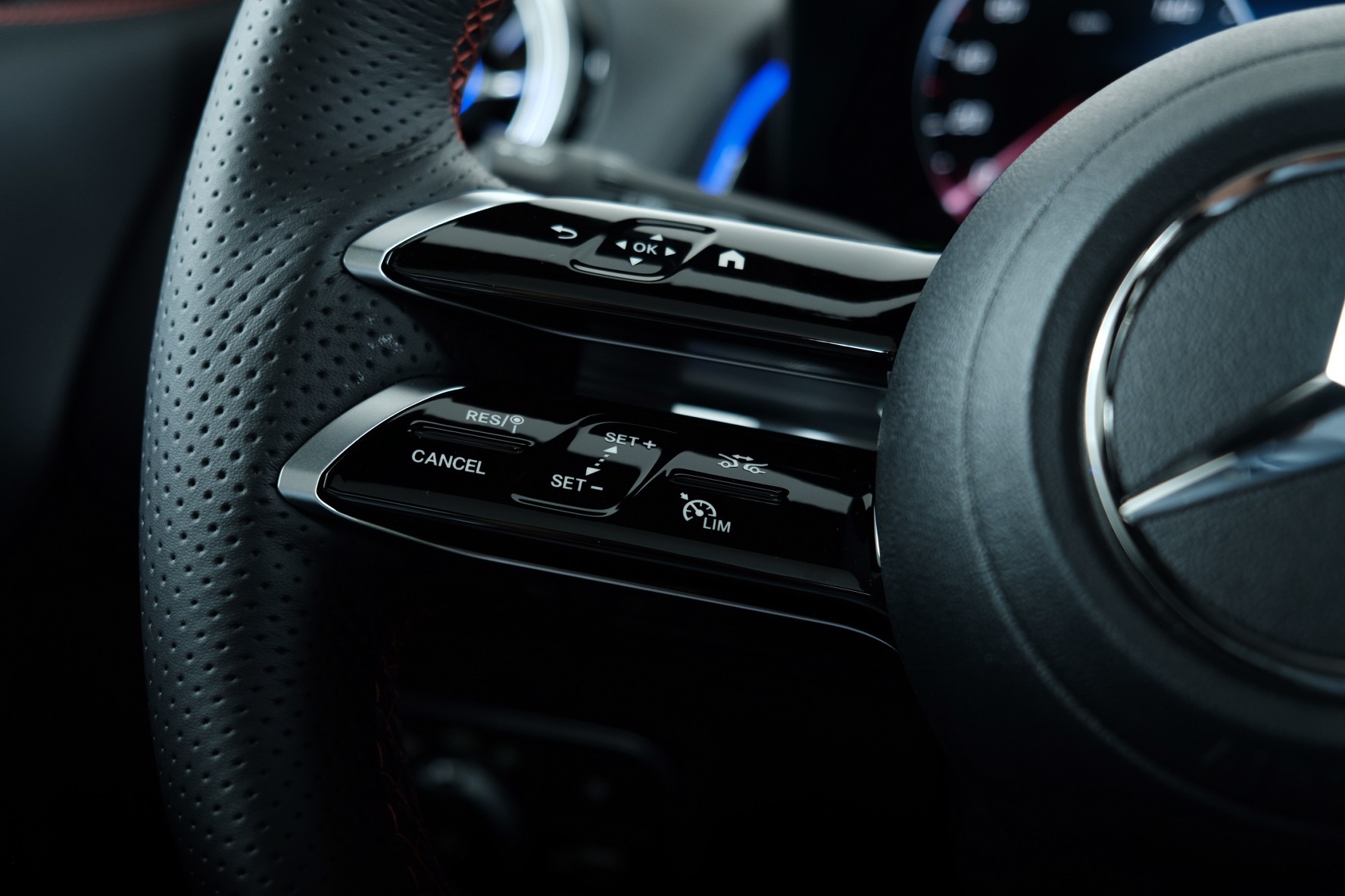 MERCEDES-BENZ GLB 250 4Matic 8G-Tronic-image-13