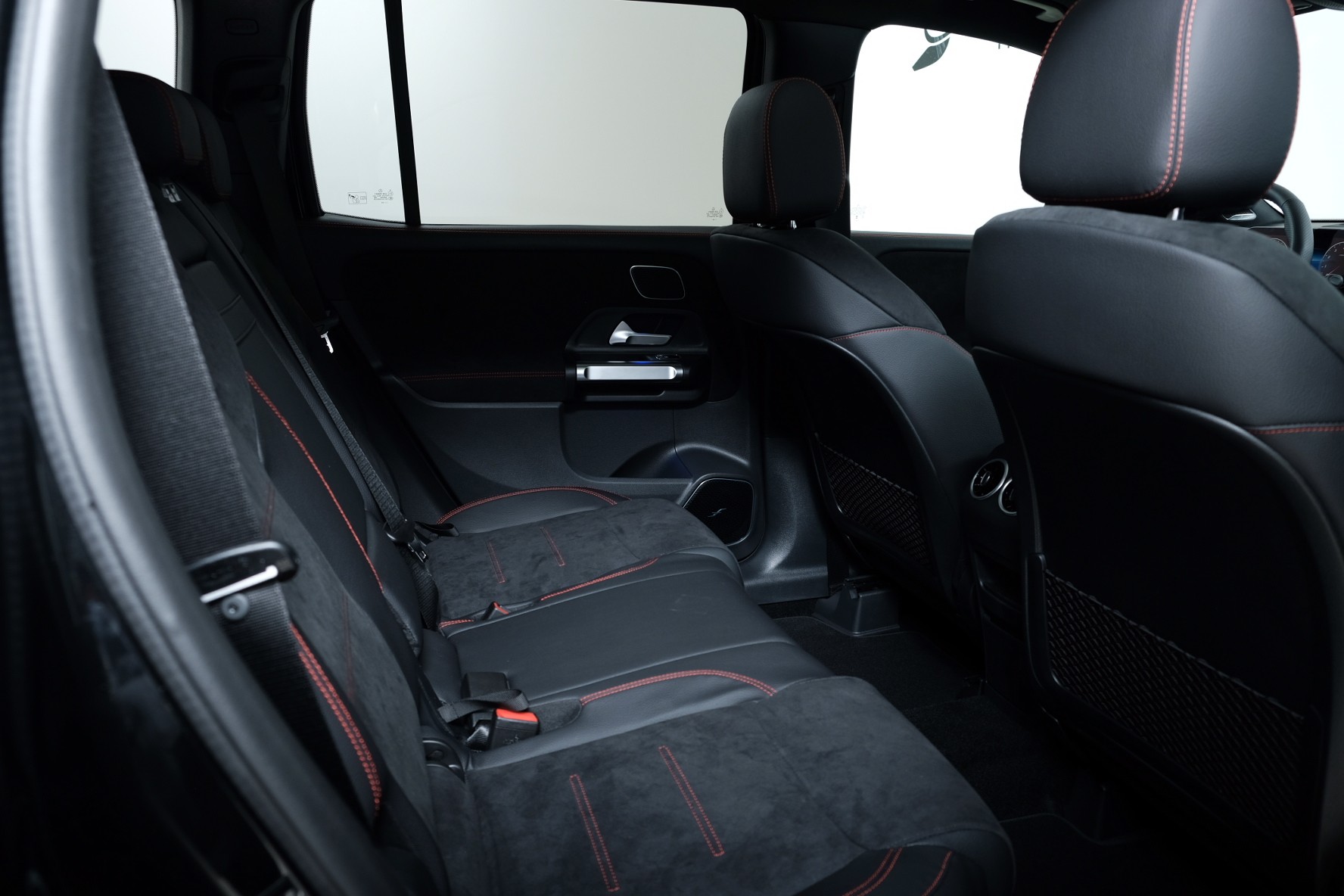 MERCEDES-BENZ GLB 250 4Matic 8G-Tronic-image-7