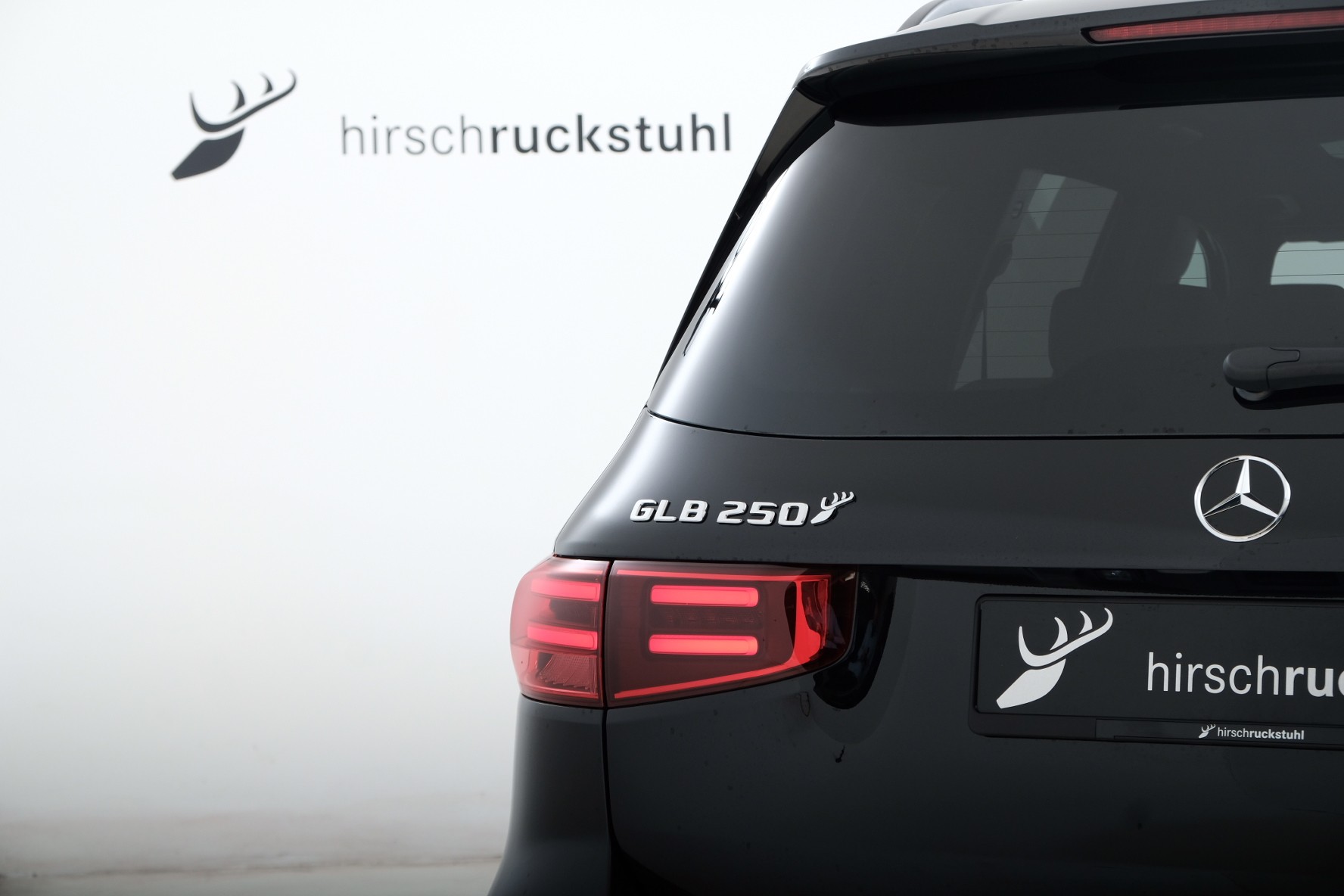 MERCEDES-BENZ GLB 250 4Matic 8G-Tronic-showroom-element-3