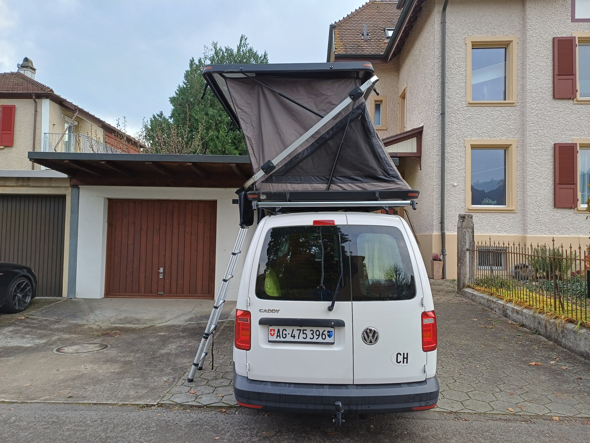 VW Caddy Maxi 2.0TDI Camper-image-2