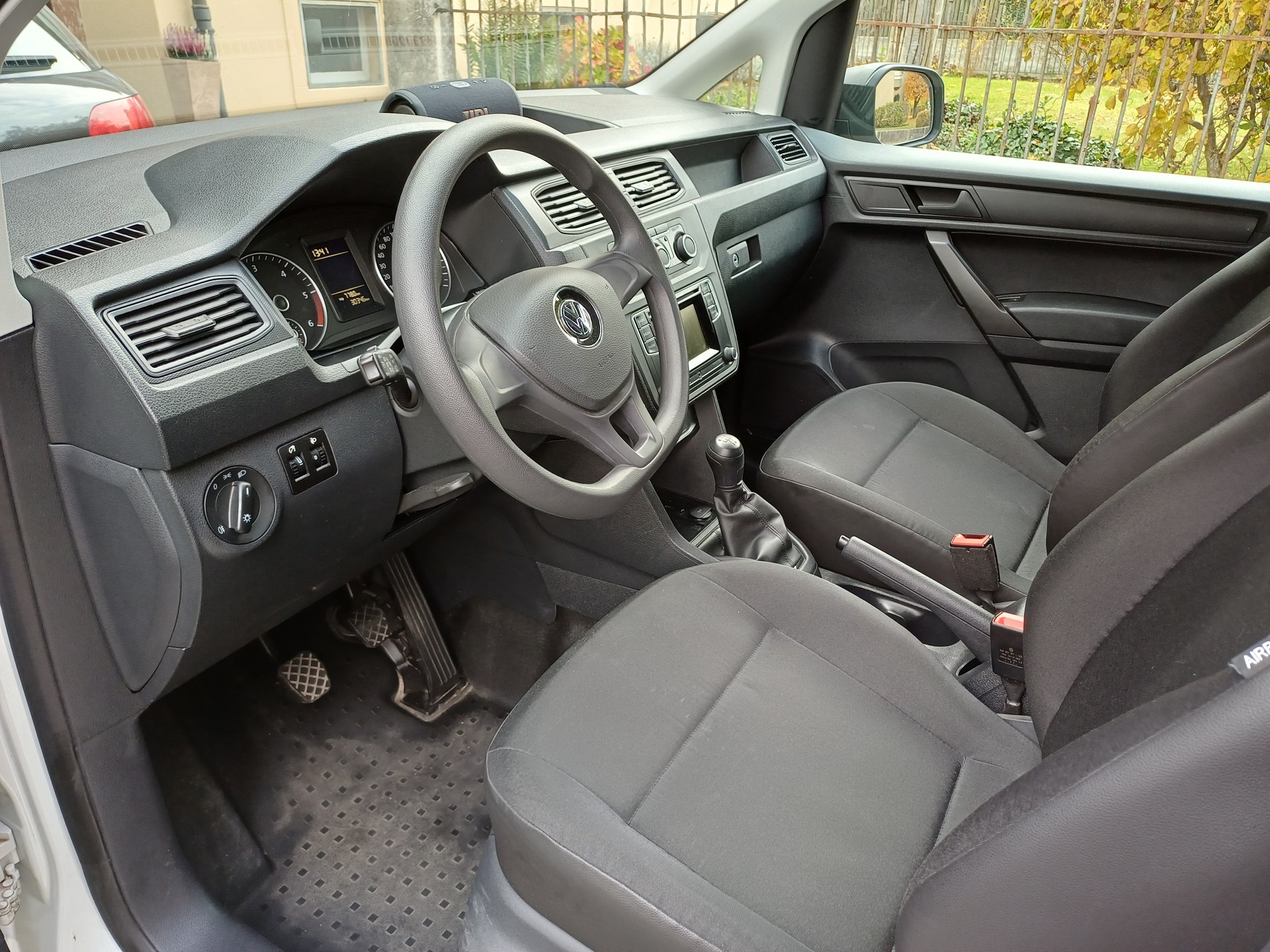 VW Caddy Maxi 2.0TDI Camper-image-8