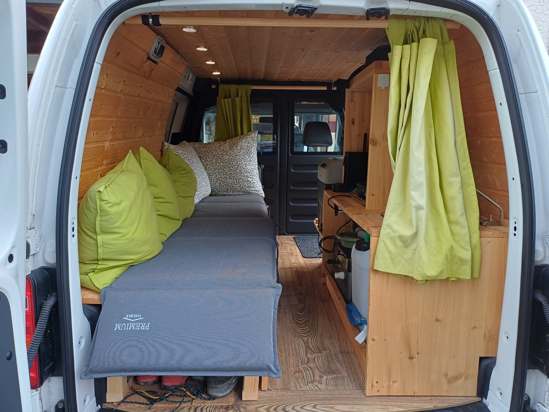 VW Caddy Maxi 2.0TDI Camper-image-5