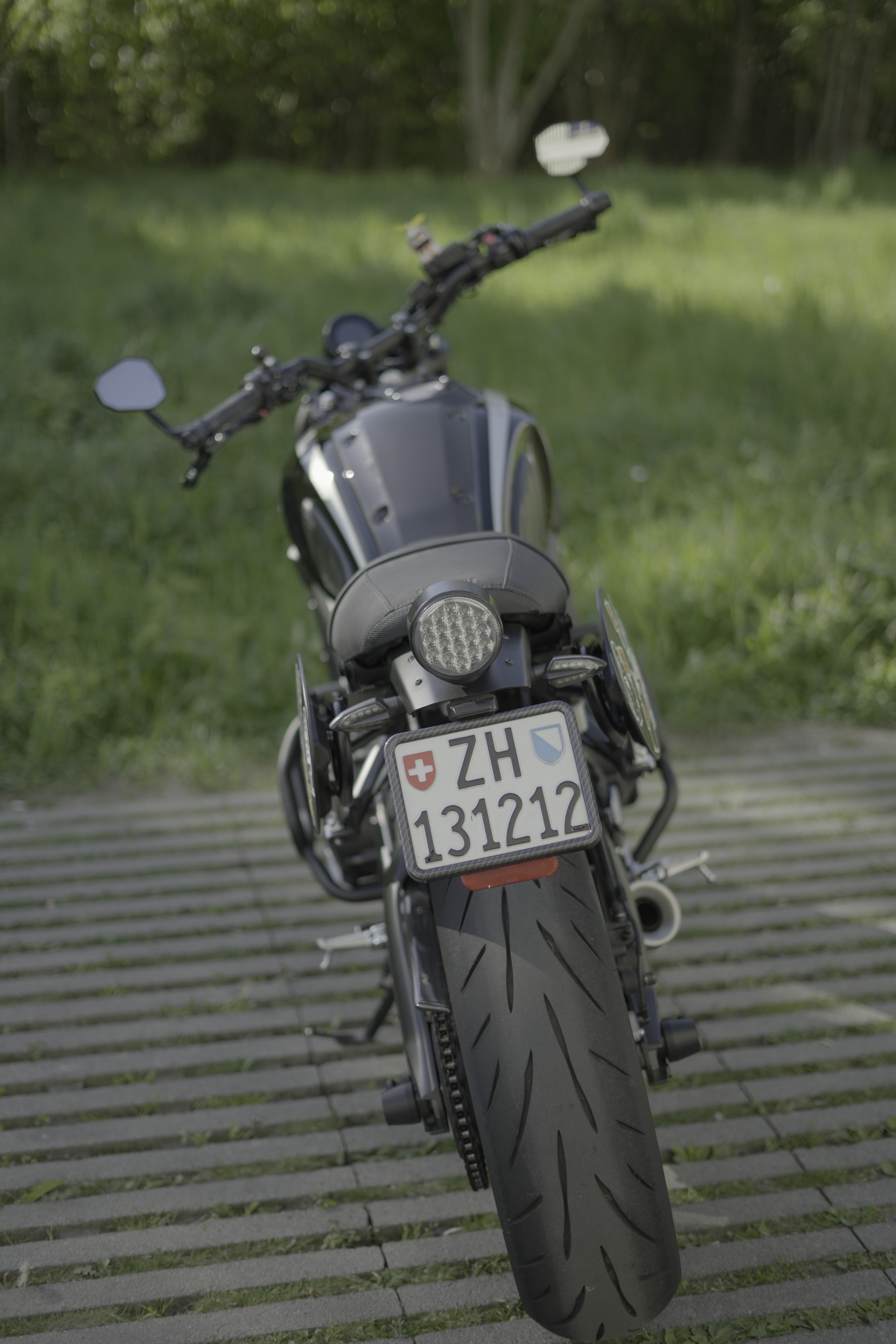 YAMAHA XSR 900-image-2